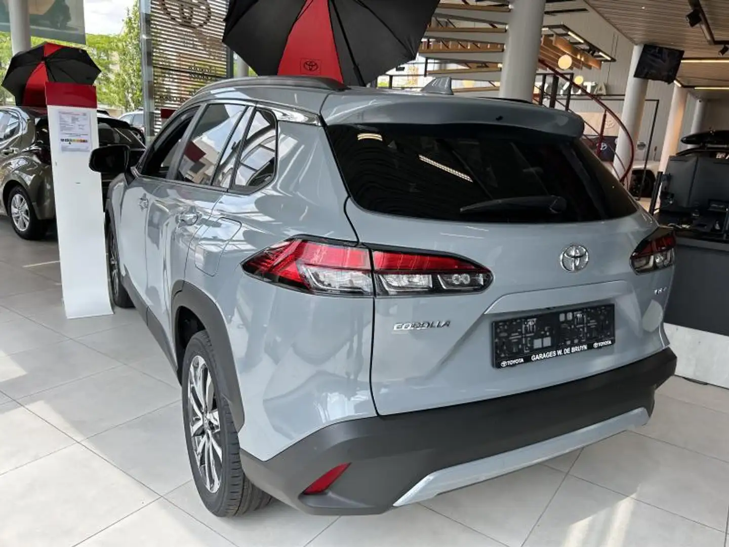 Toyota Corolla Cross Style Grijs - 2