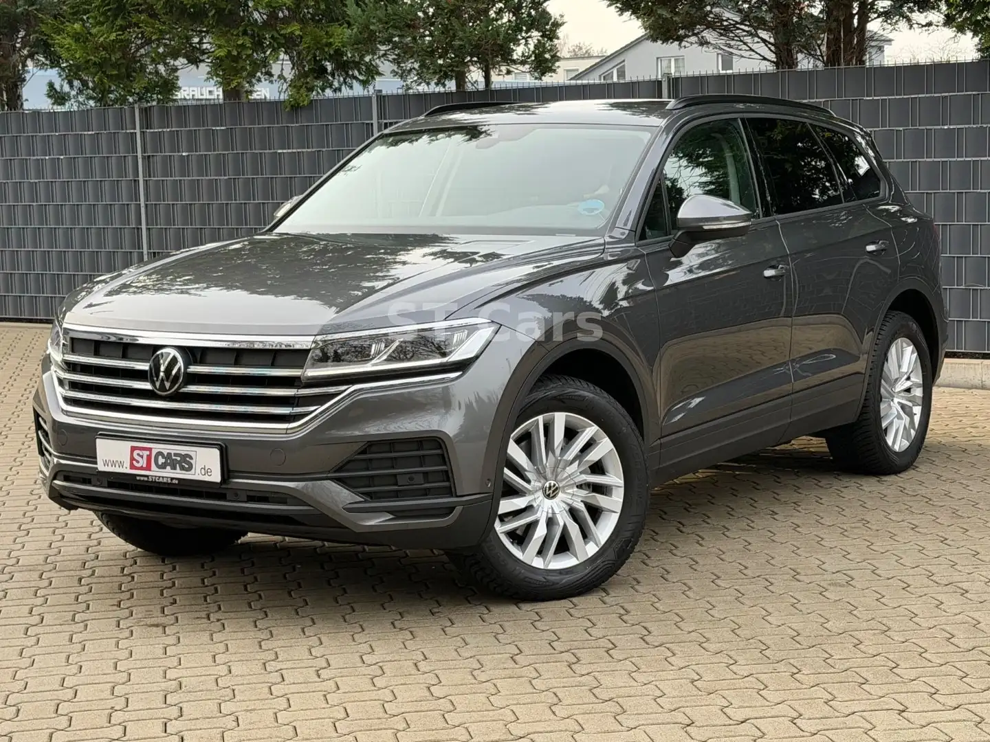 Volkswagen Touareg 3.0 TDI4Motion AHK ACC LUFT AppleCARPLAY Grau - 1