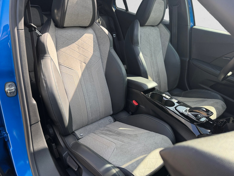 Peugeot e-2008 EV GT 50 kWh- SOH 87%, 265km Range, Panoramadak, 3 — photo 3