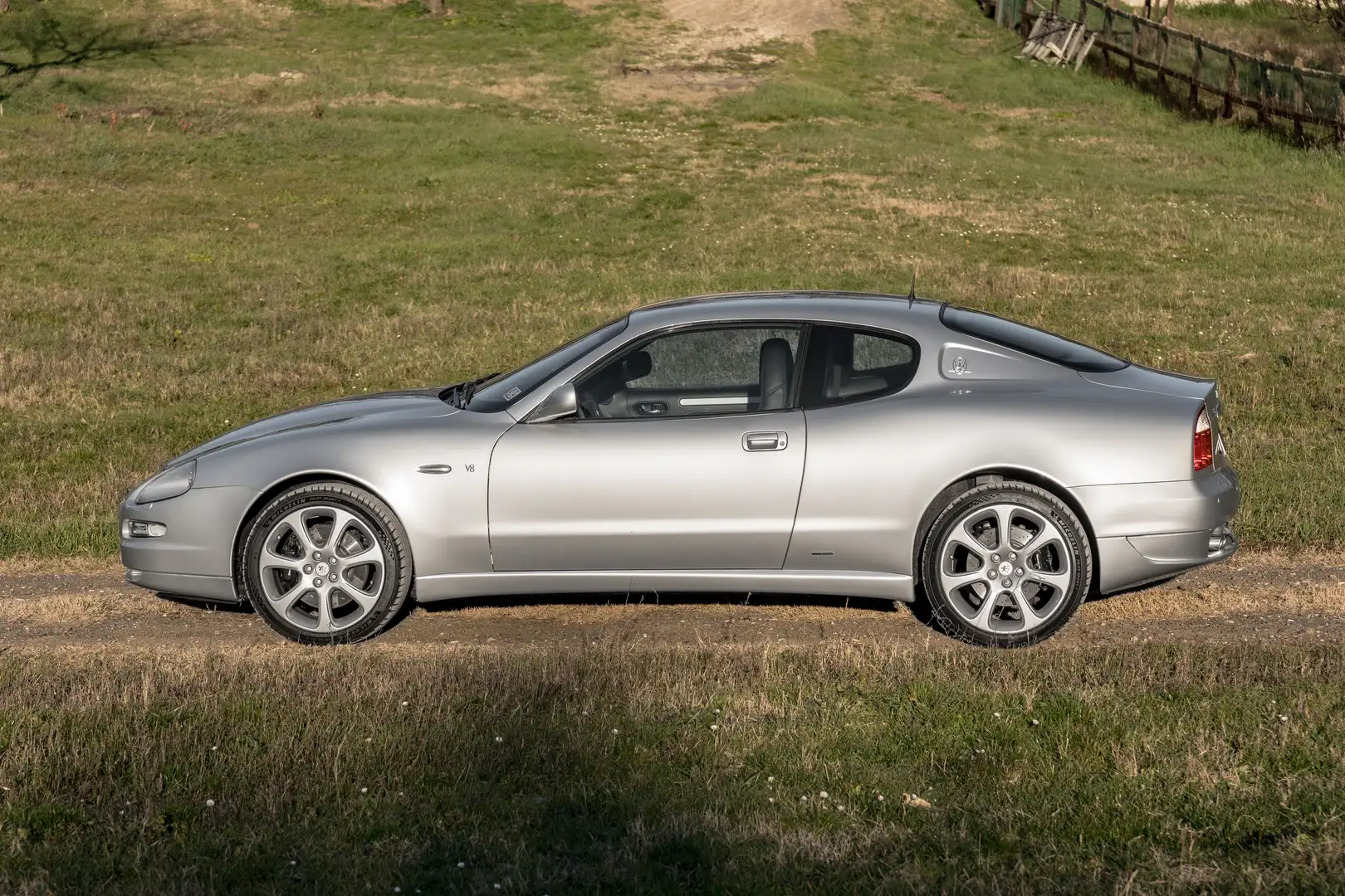 Maserati Coupe 4200 GT MANUALE RESTYLING siva - 2