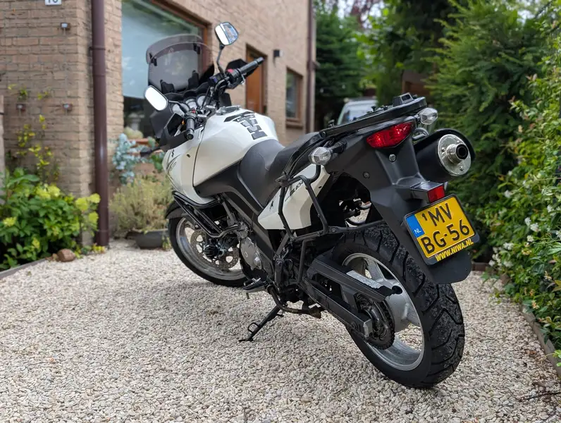 Suzuki V-STROM 650 - foto 3