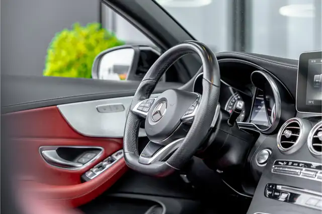 Mercedes-Benz C Class view 11