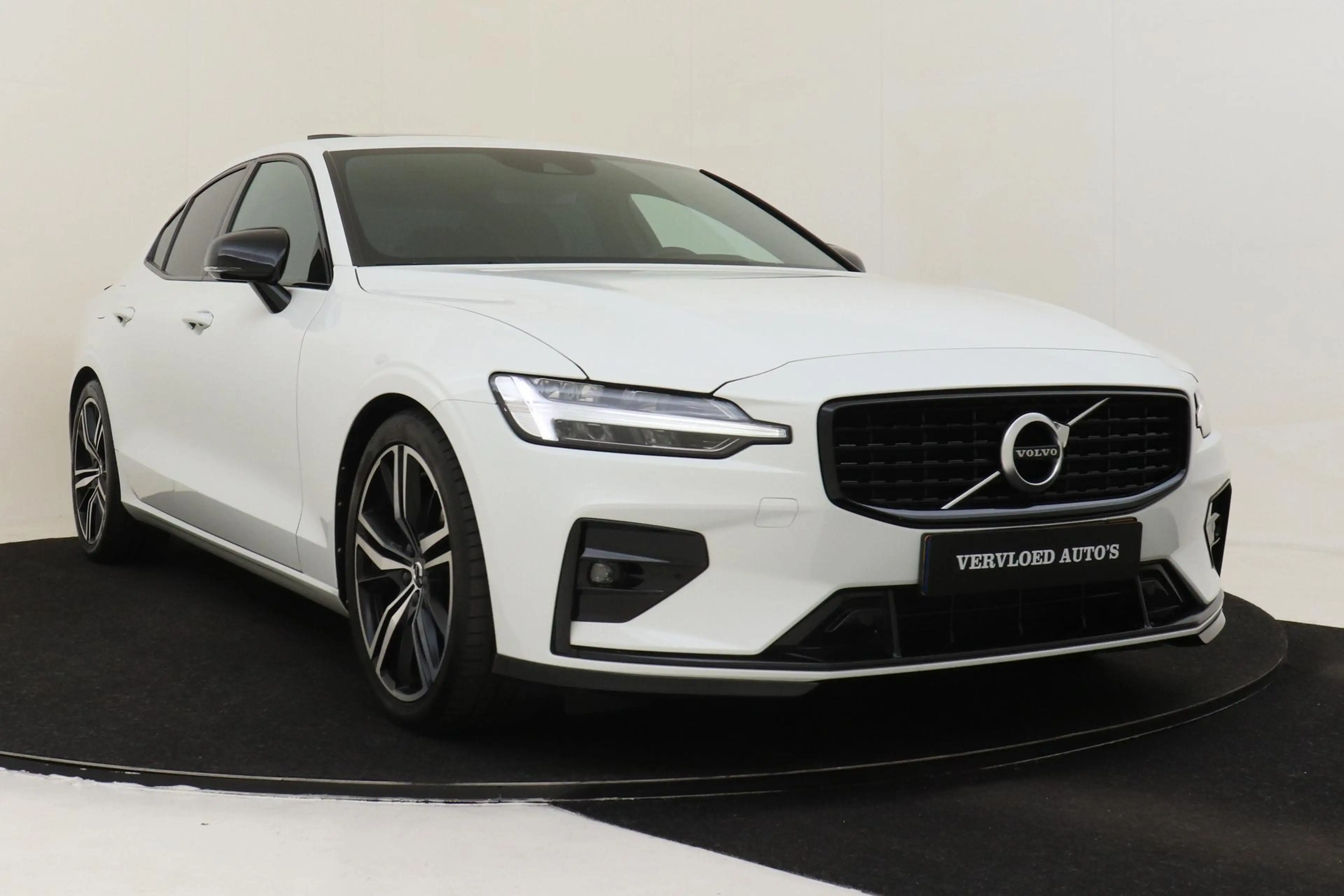 Volvo S60 B4 (M-HYBRID) R-DESIGN -PANO.DAK|HARMAN/KARDON|CAM — photo 11