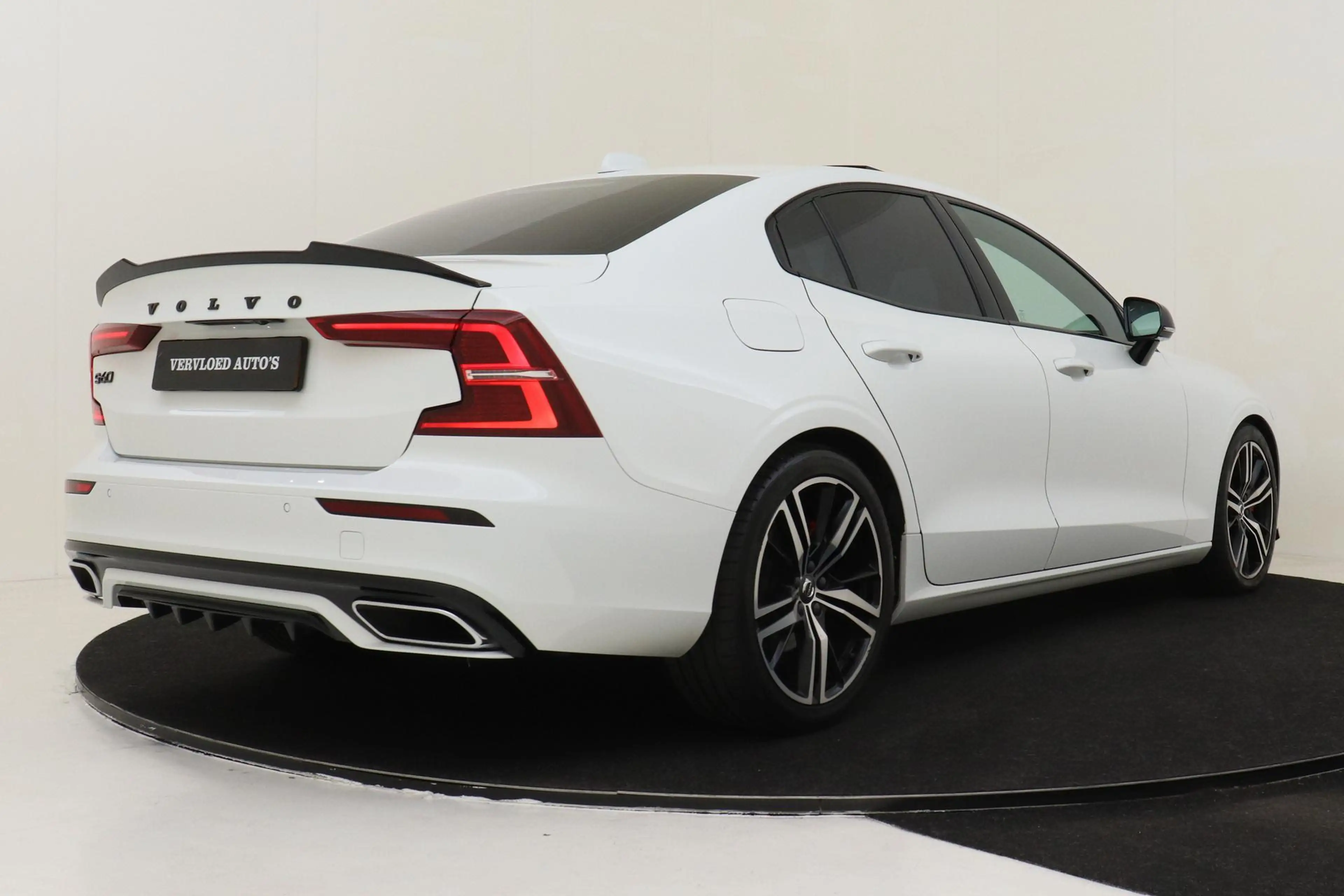 Volvo S60 B4 (M-HYBRID) R-DESIGN -PANO.DAK|HARMAN/KARDON|CAM — photo 3