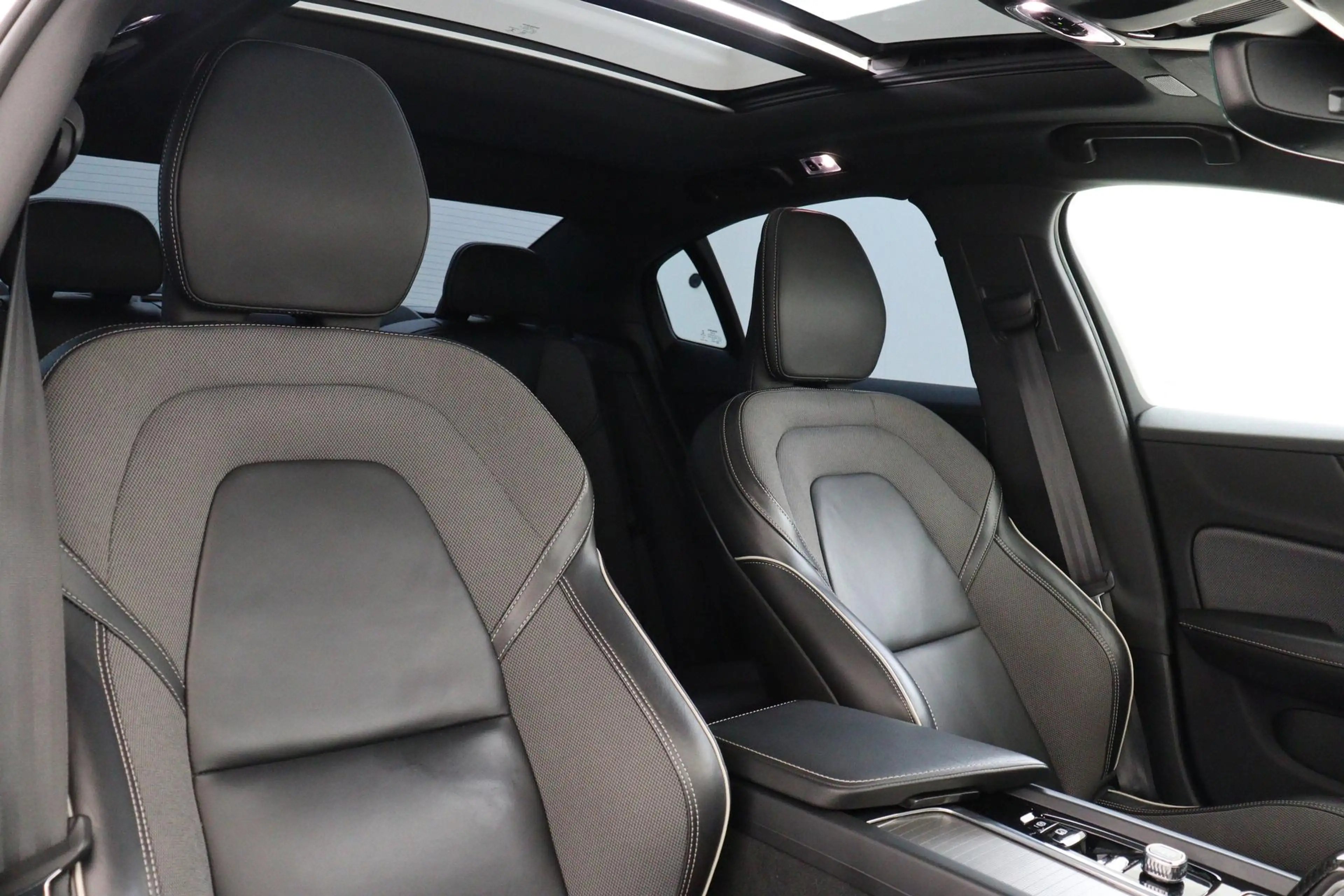 Volvo S60 B4 (M-HYBRID) R-DESIGN -PANO.DAK|HARMAN/KARDON|CAM — photo 8