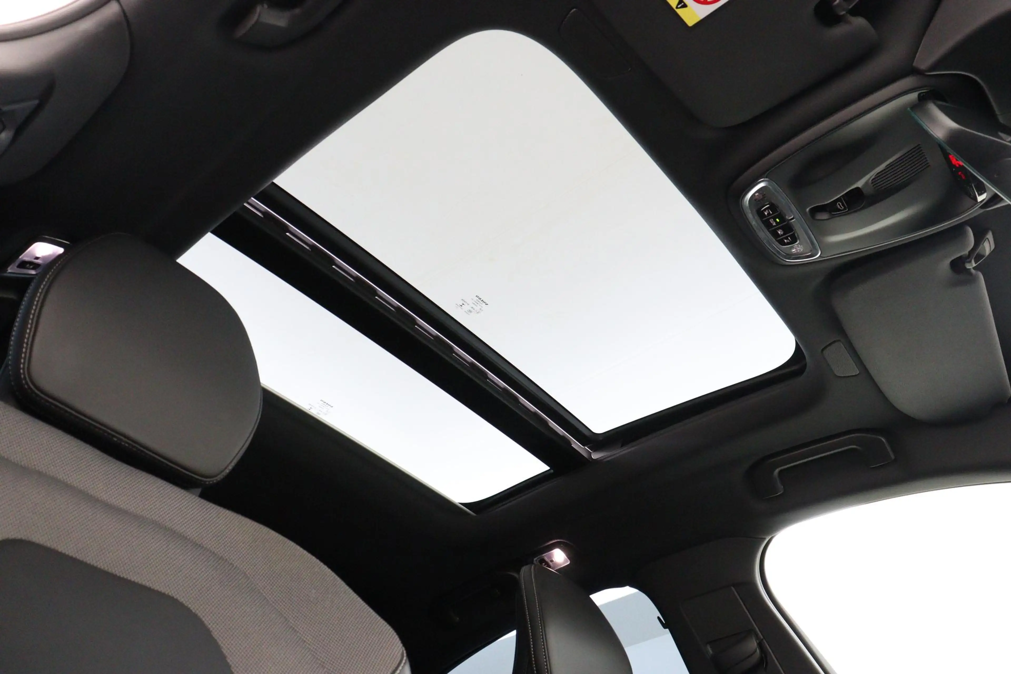 Volvo S60 B4 (M-HYBRID) R-DESIGN -PANO.DAK|HARMAN/KARDON|CAM — photo 10