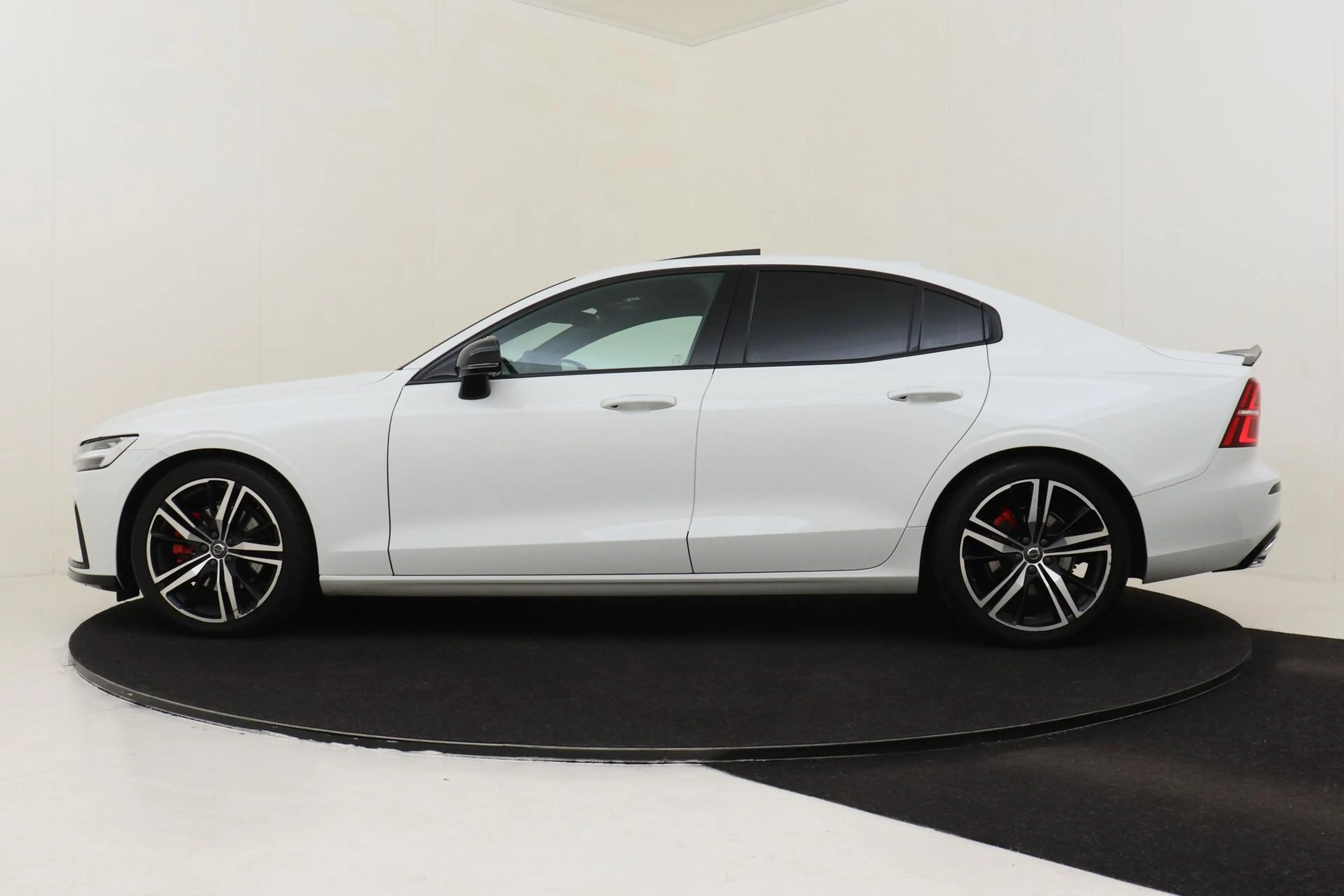 Volvo S60 B4 (M-HYBRID) R-DESIGN -PANO.DAK|HARMAN/KARDON|CAM — photo 7