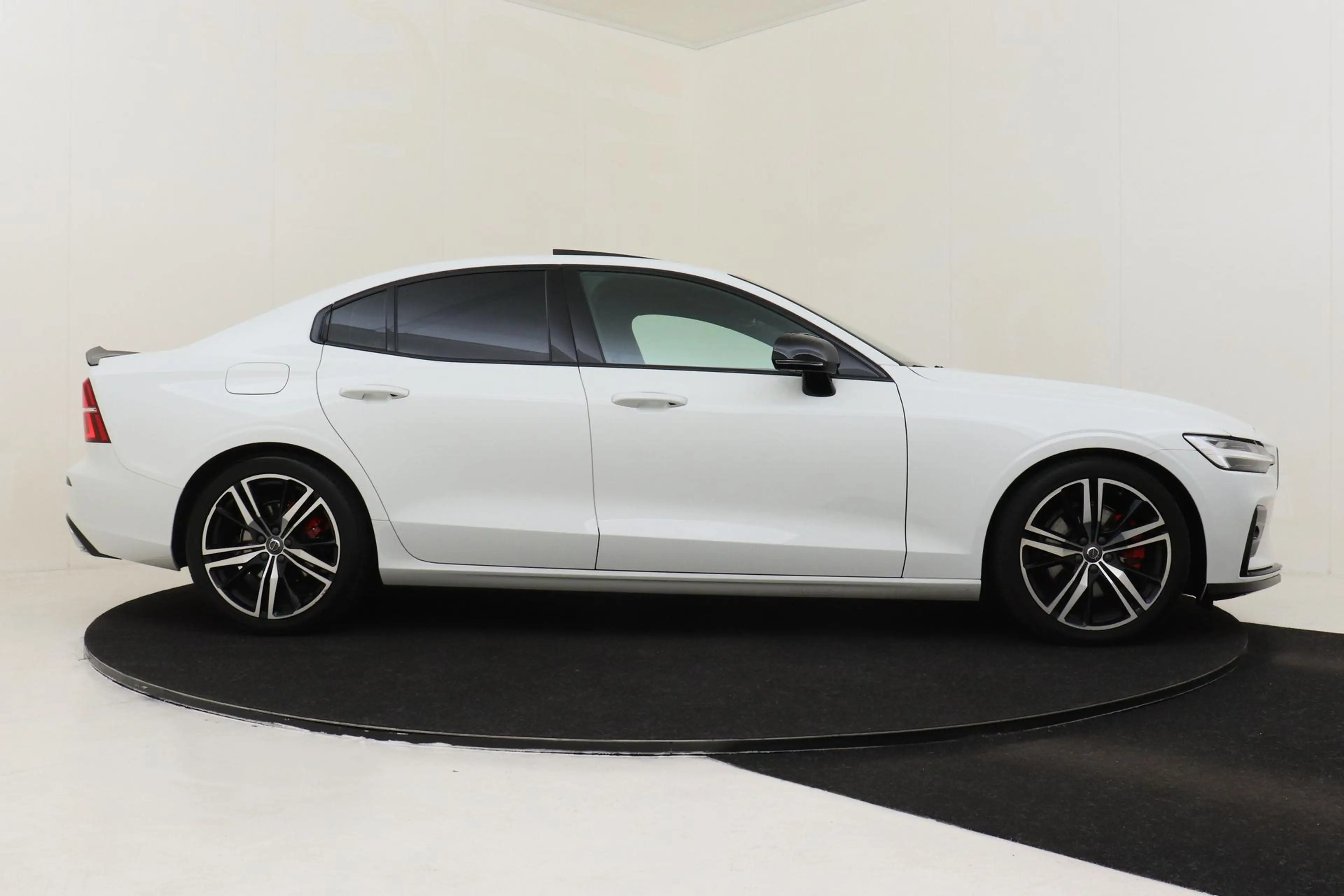 Volvo S60 B4 (M-HYBRID) R-DESIGN -PANO.DAK|HARMAN/KARDON|CAM — photo 13