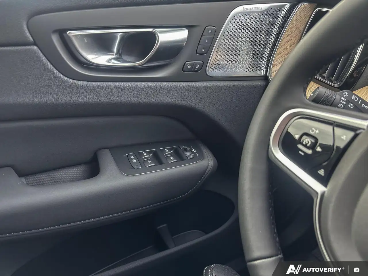 Volvo XC60 снимка Volvo XC60
