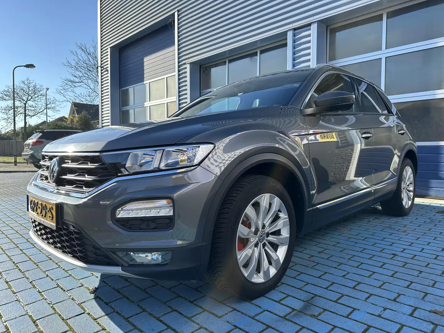 Volkswagen T-Roc 1.5 TSI Sport ADAP CRUISE APPLE STOELVERW. Grijs - 2
