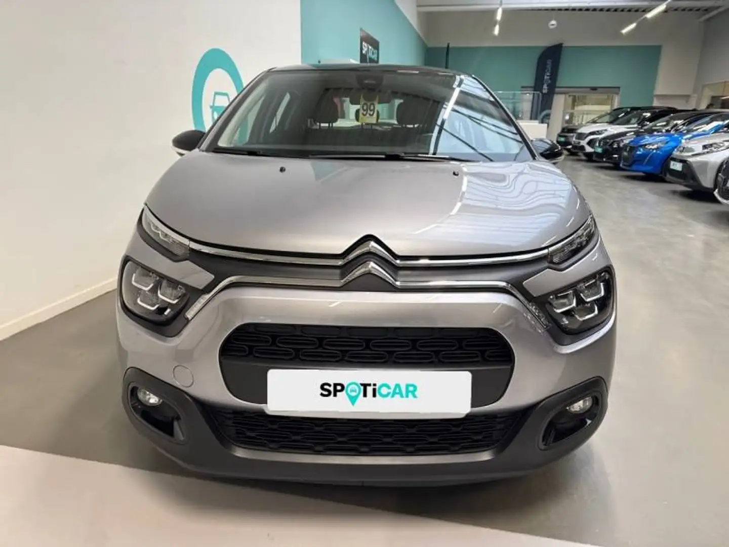 Citroen C3 3 1.2 PureTech 110 S&S EAT6 Shine Grijs - 2