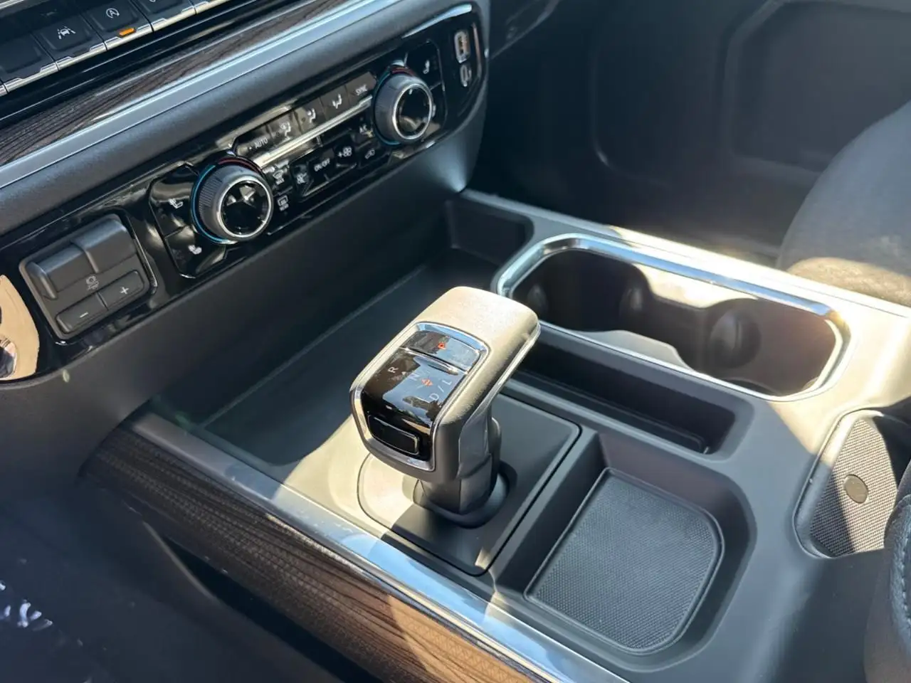 Chevrolet Silverado 1500 photo Chevrolet Silverado 1500