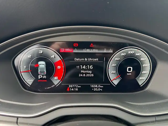Audi SQ5 view 9