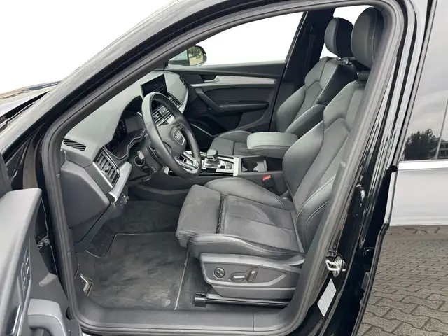 Audi SQ5 view 4