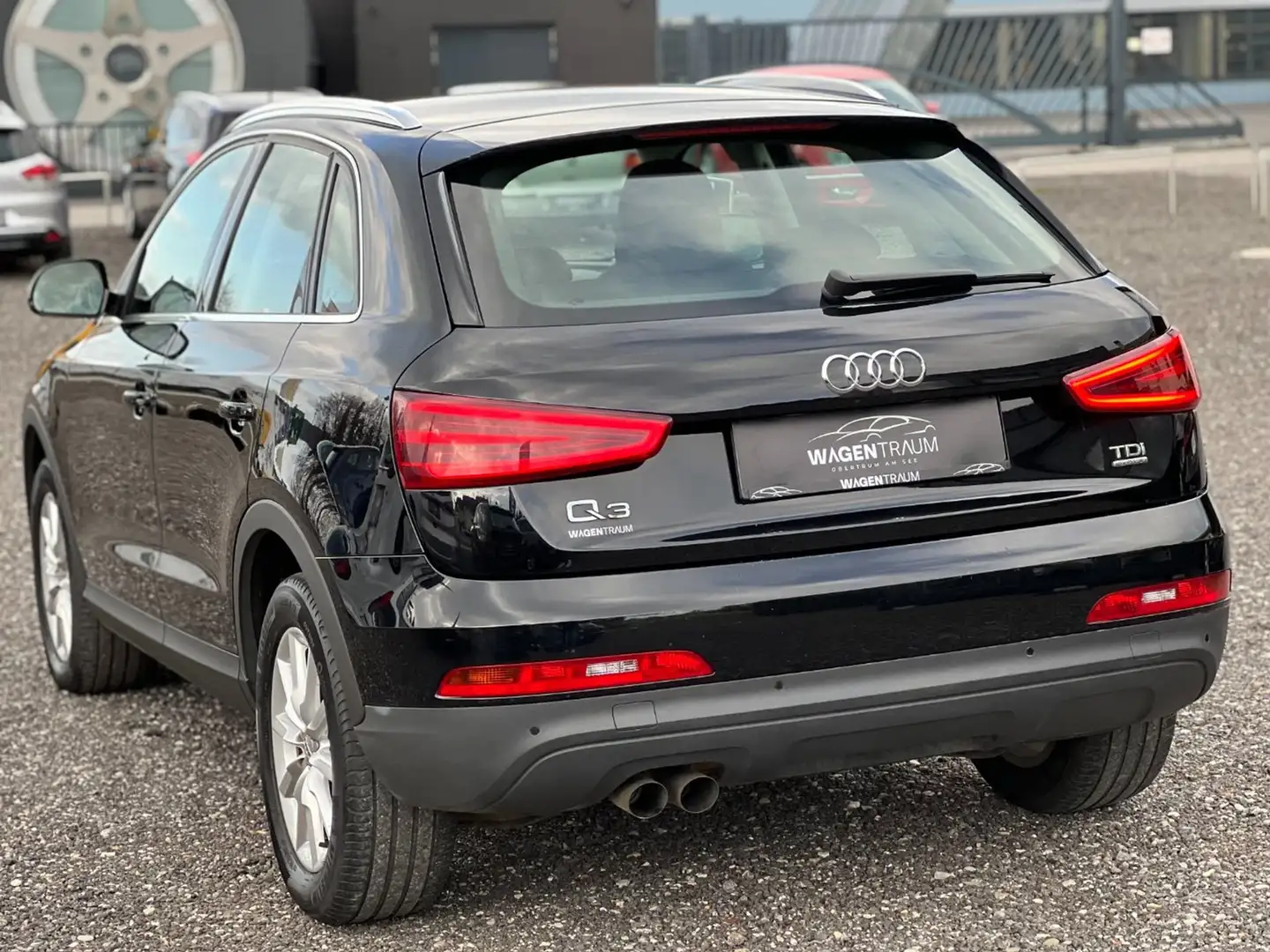 Audi Q3 2.0 TDI quattro - Anhängerkupplung - Automatik - Schwarz - 2