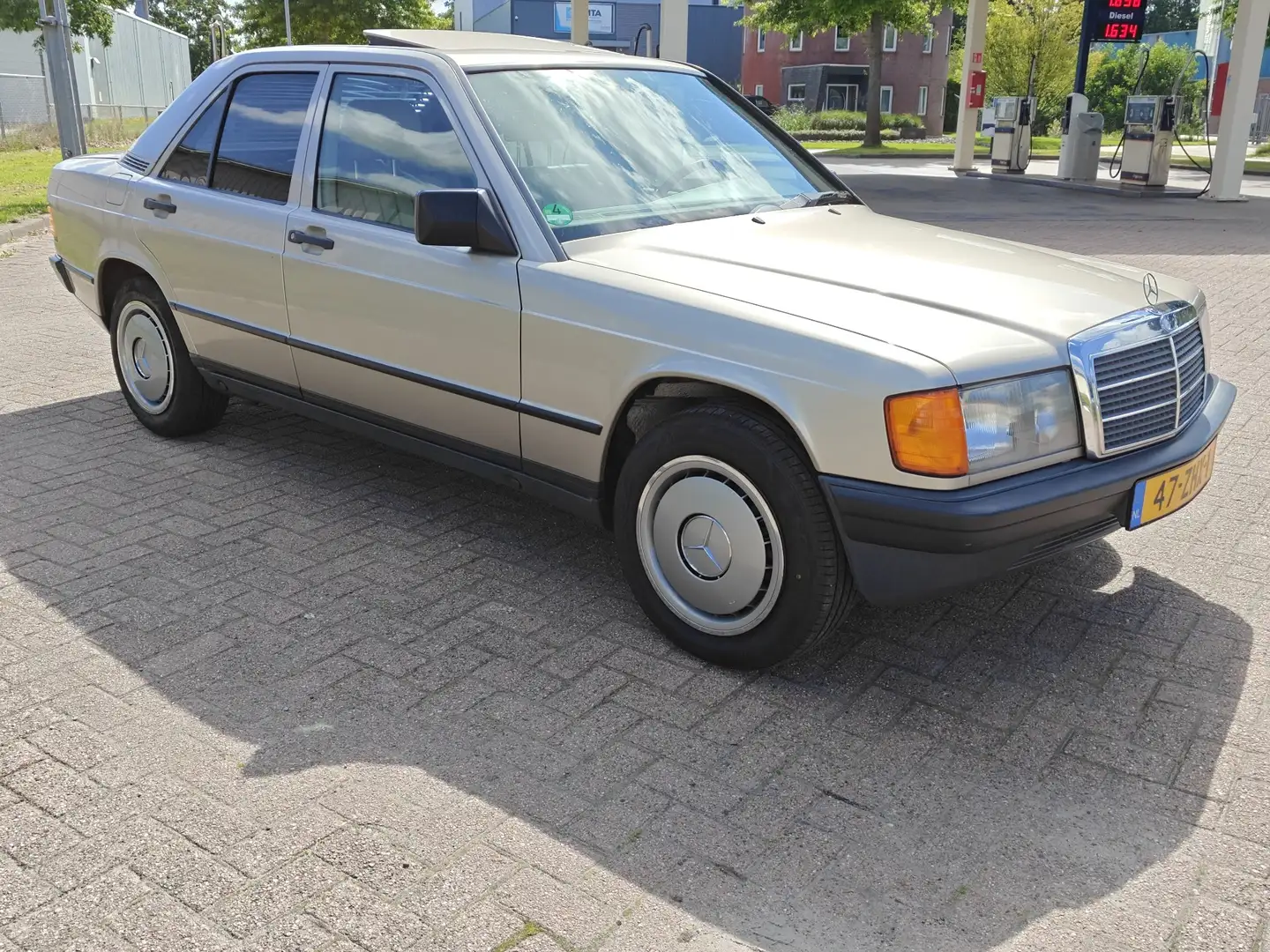 Mercedes-Benz E 300 2.0 Beige - 1