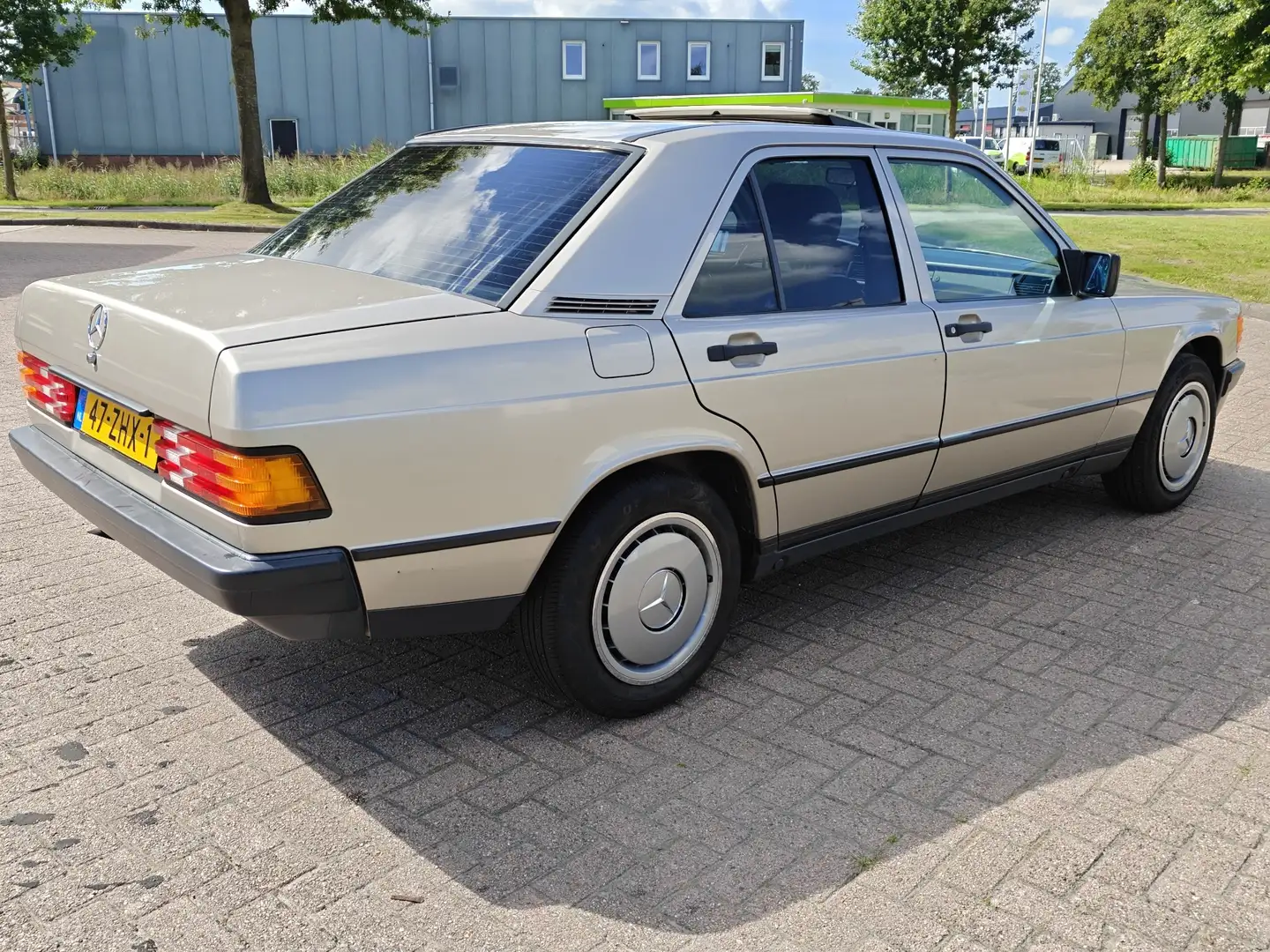 Mercedes-Benz E 300 2.0 Beige - 2