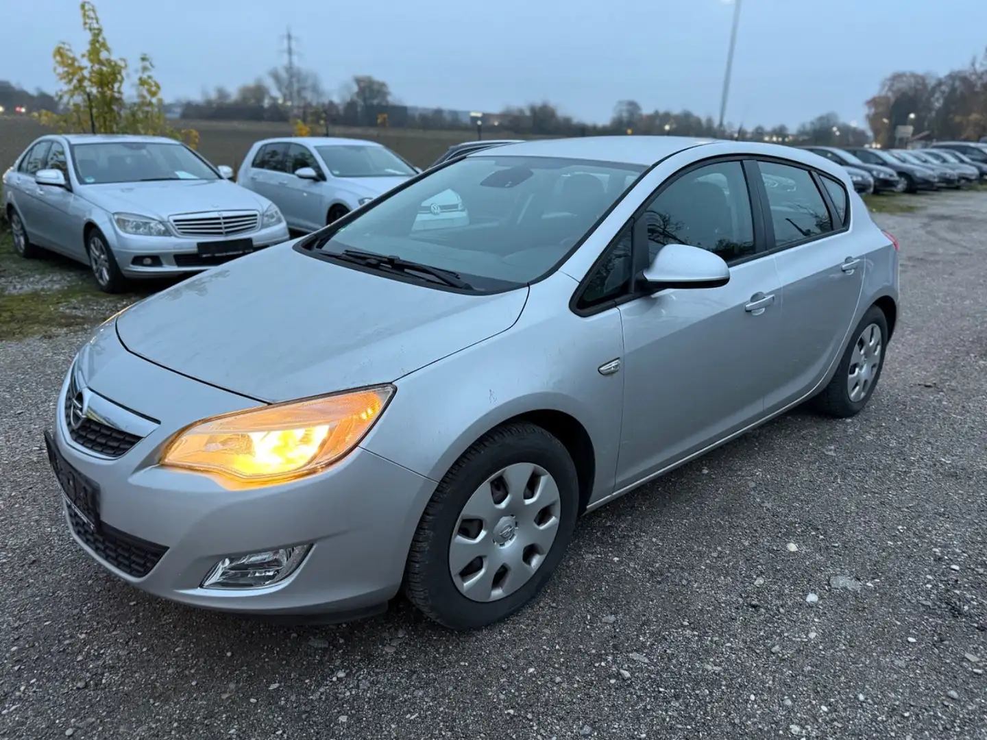 Opel Astra J Lim. 5-trg. Edition Sitzheizung Grau - 2