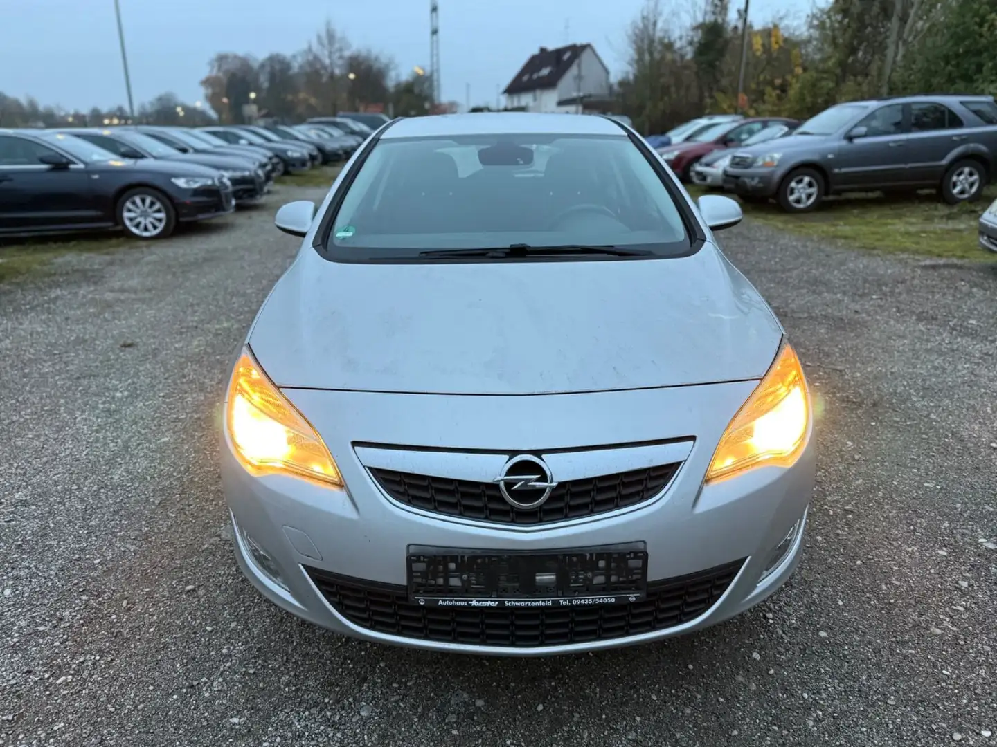 Opel Astra J Lim. 5-trg. Edition Sitzheizung Grau - 1