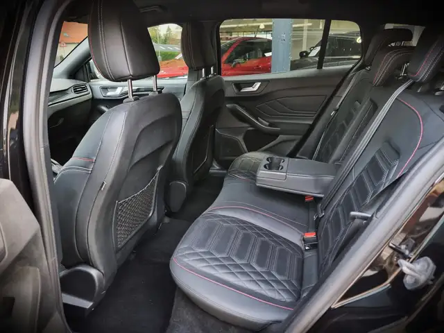 Ford Focus view 22