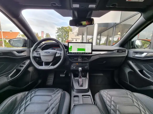Ford Focus view 3