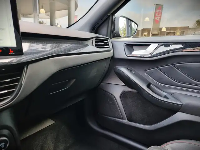 Ford Focus view 21