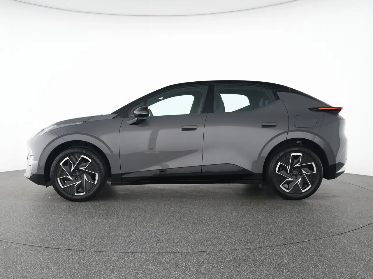 Lynk & Co 02