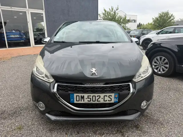 Peugeot 208 view 2