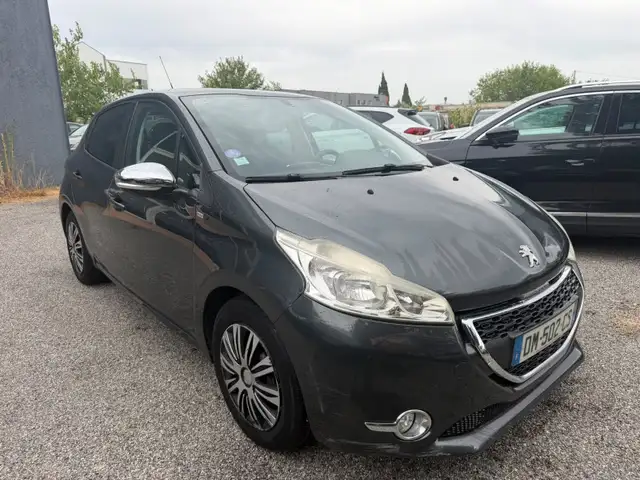 Peugeot 208 view 6