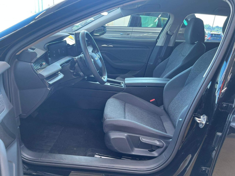 Skoda Superb Combi 2.0 TDI DSG ESSENCE LED+NAV+AHK+ACC — photo 3