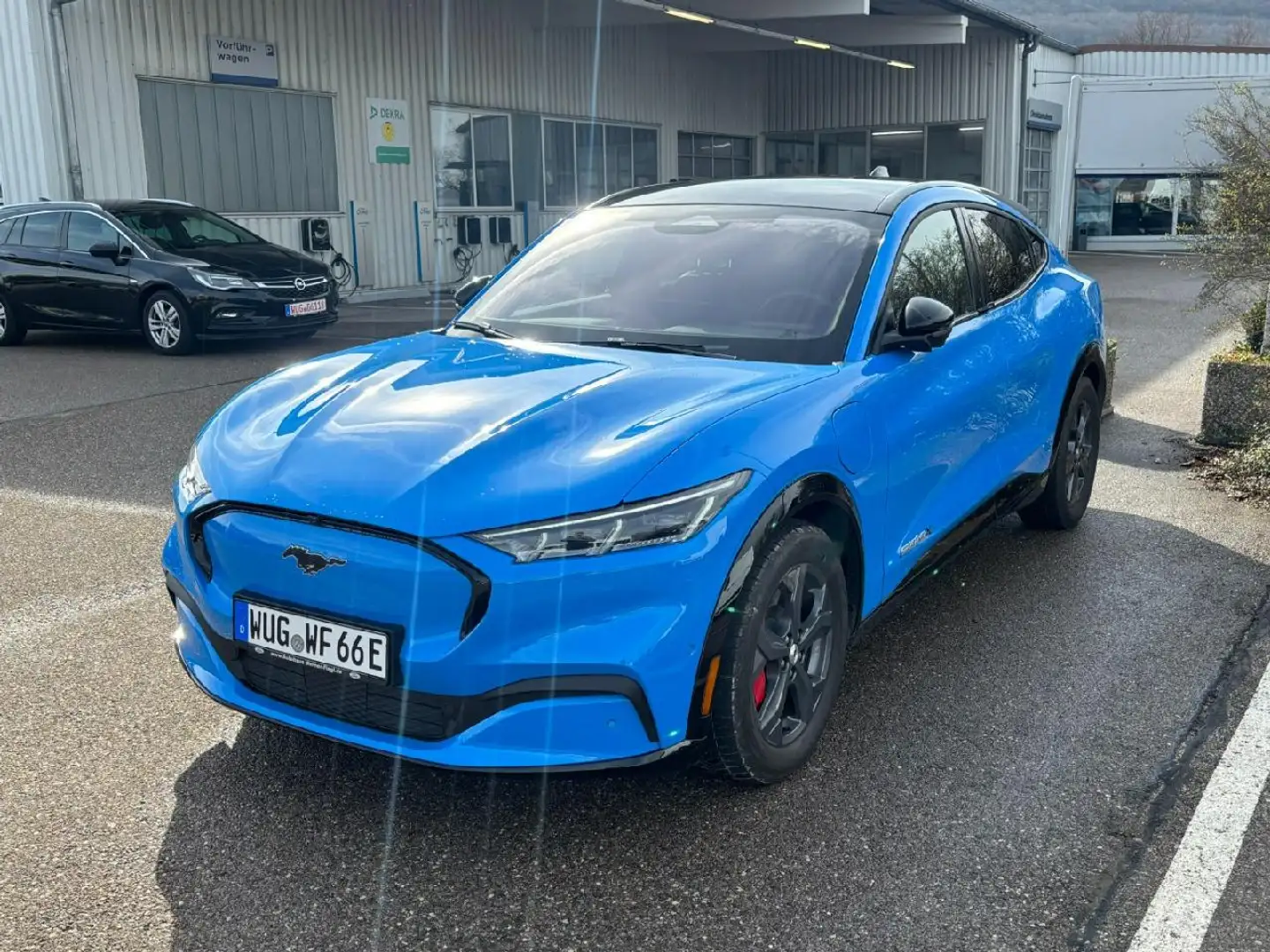 Ford Mustang Mach-E AWD Blau - 1