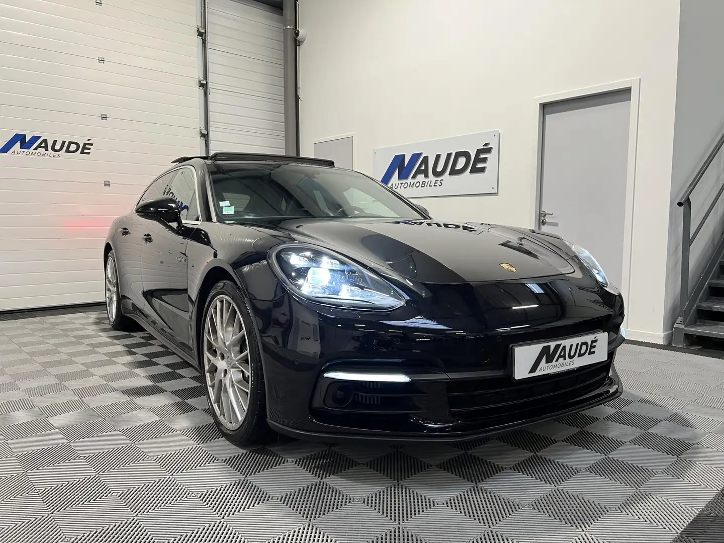 Porsche Panamera 4 Sport Turismo e-hybrid 2.9 V6 462 CH PDK8 Noir - 1