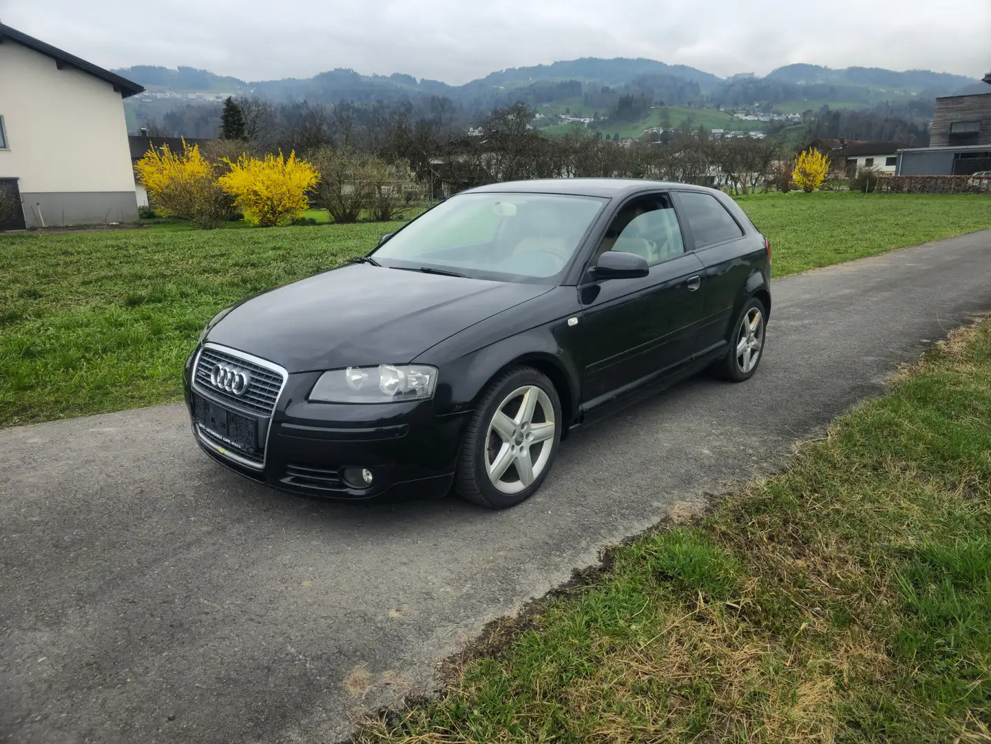Audi A3 Attraction 2,0 TDI quattro DPF Zwart - 2