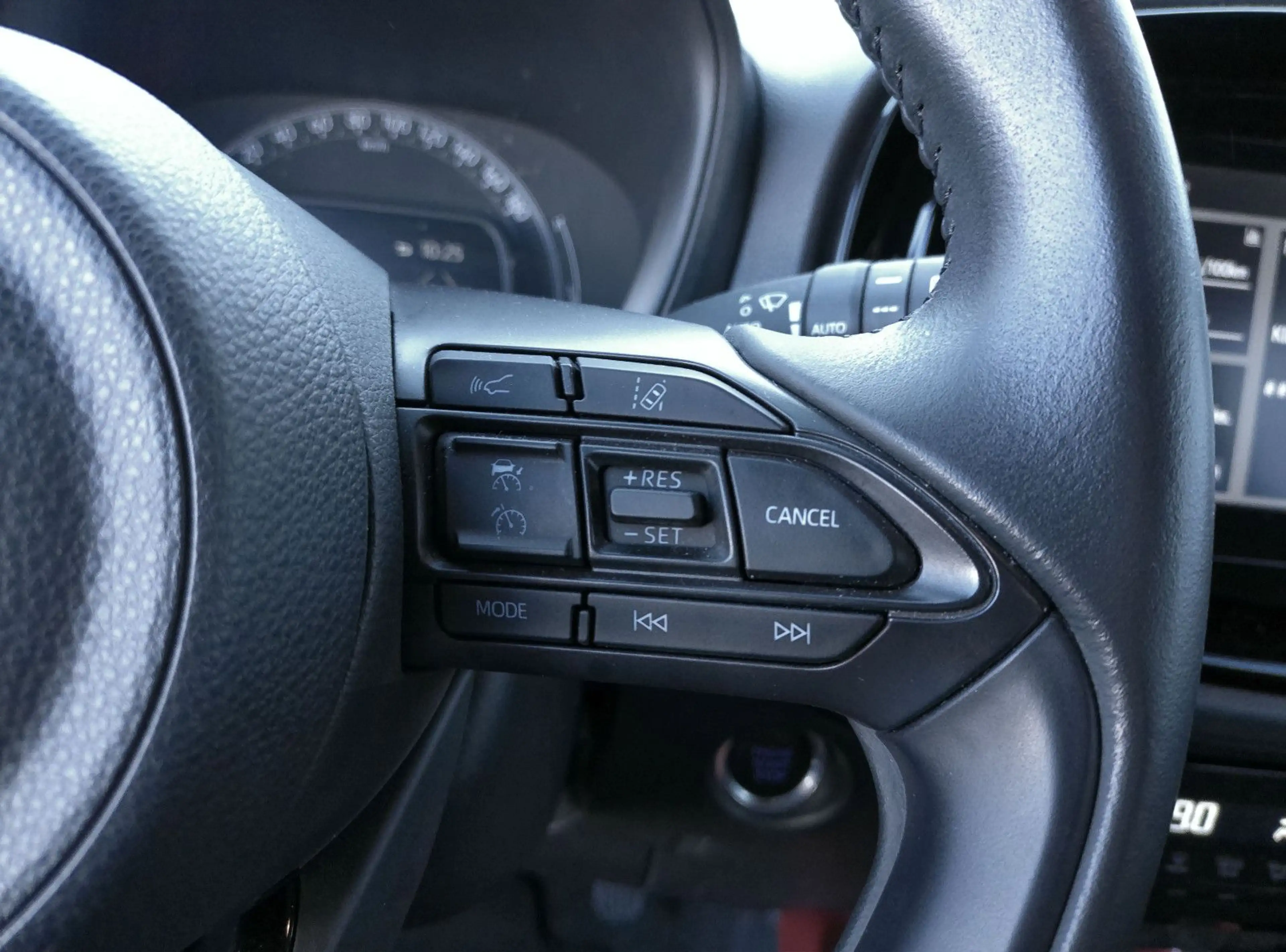 Toyota Aygo X Pulse*Allwetterreifen*CarPlay* — photo 12