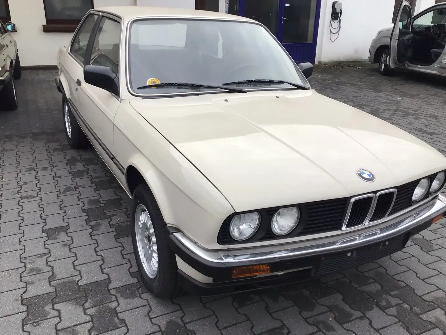 BMW 318 318i Beżowy - 2