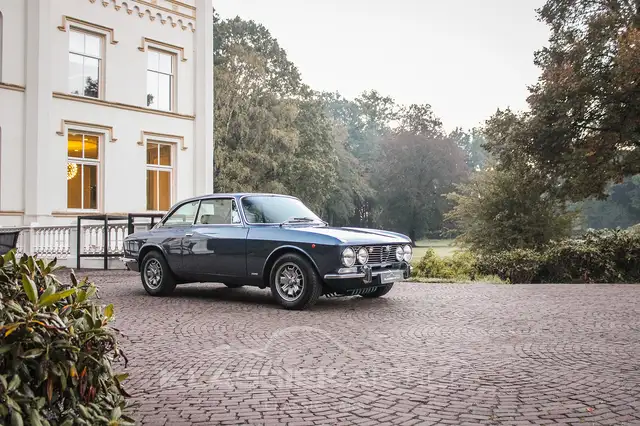 Alfa Romeo GTV 2000