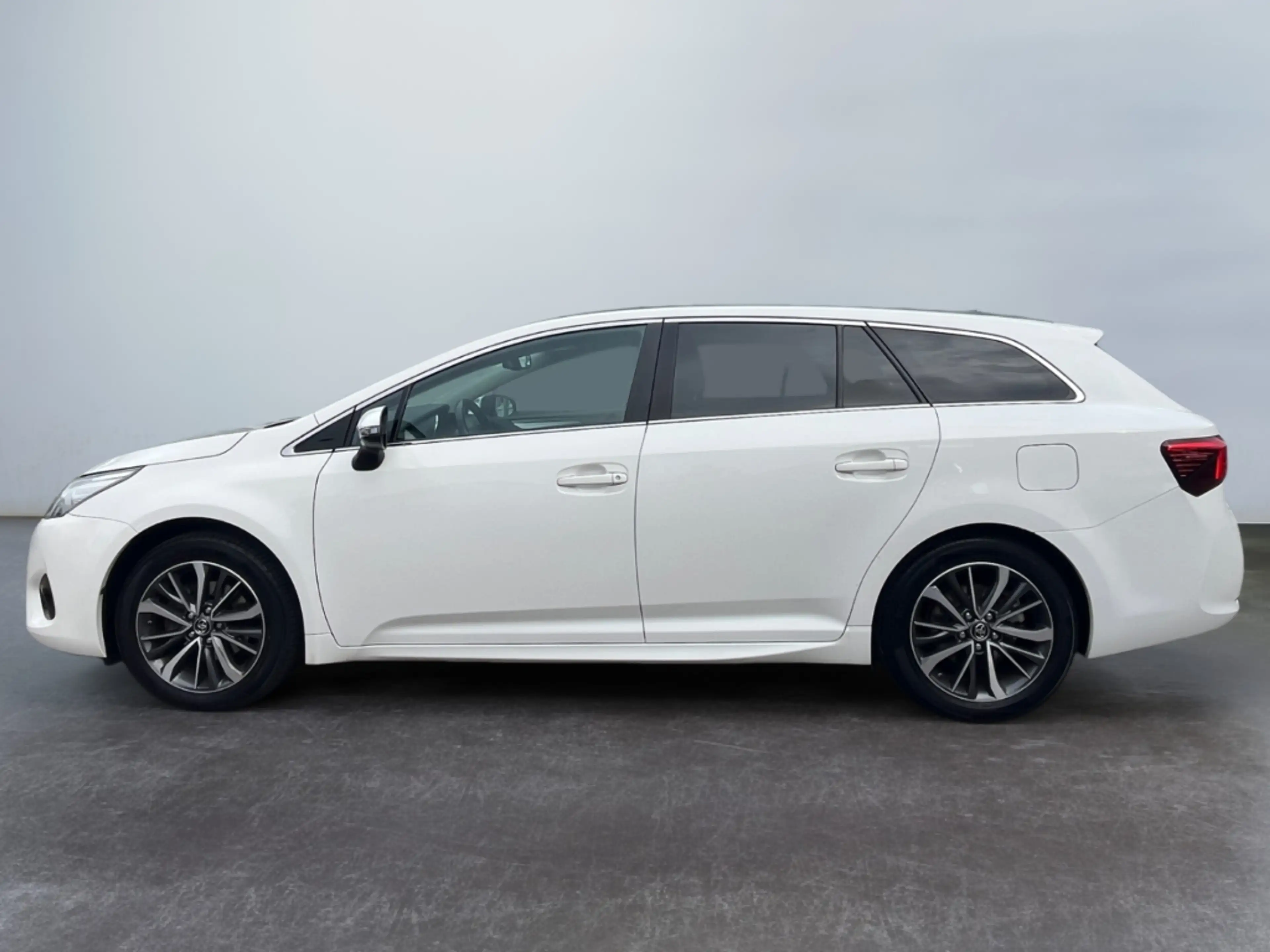 Toyota Avensis Touring Business *LED*R-Kamera*SHZ*Klima* — photo 5