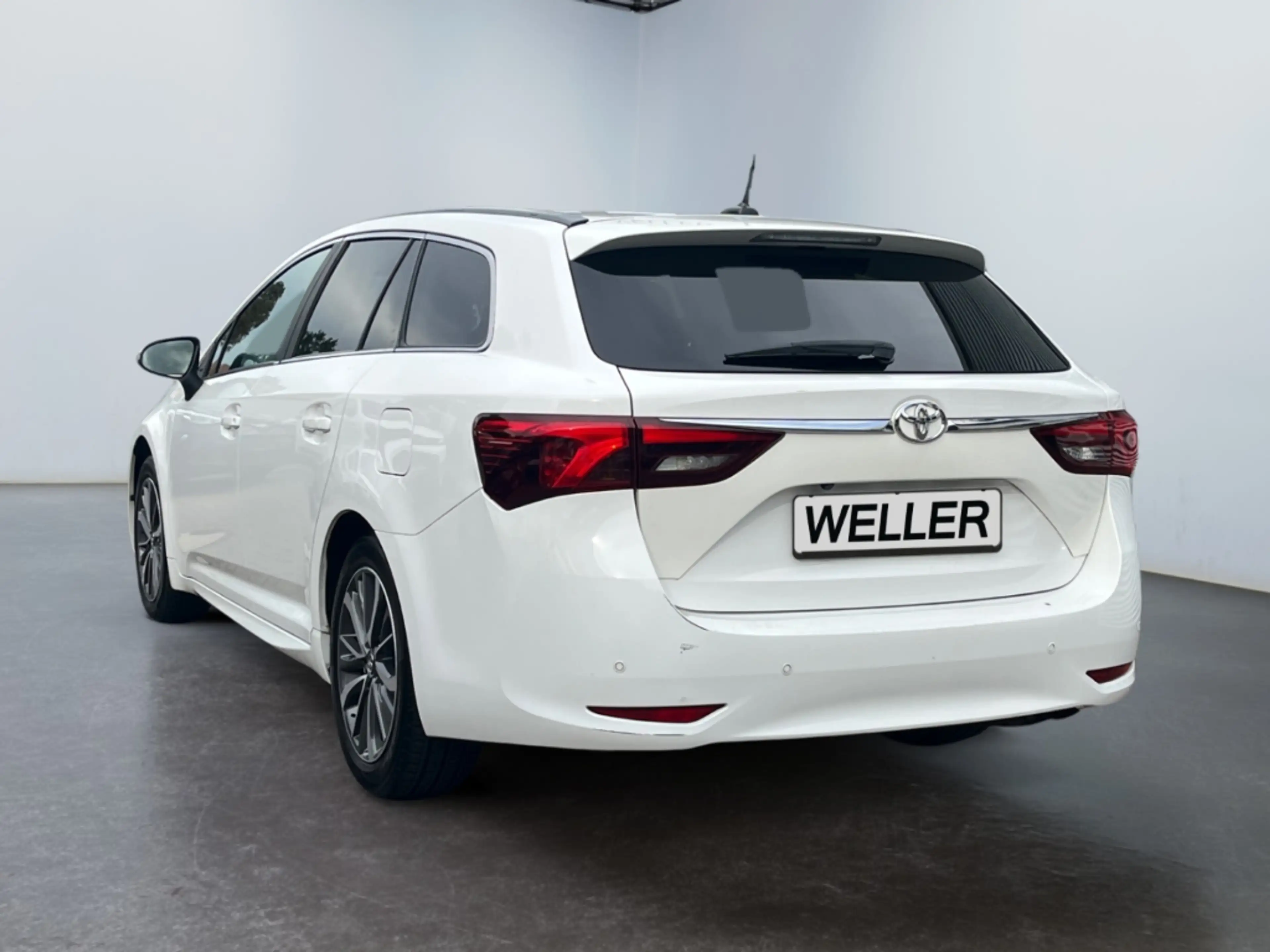 Toyota Avensis Touring Business *LED*R-Kamera*SHZ*Klima* — photo 7