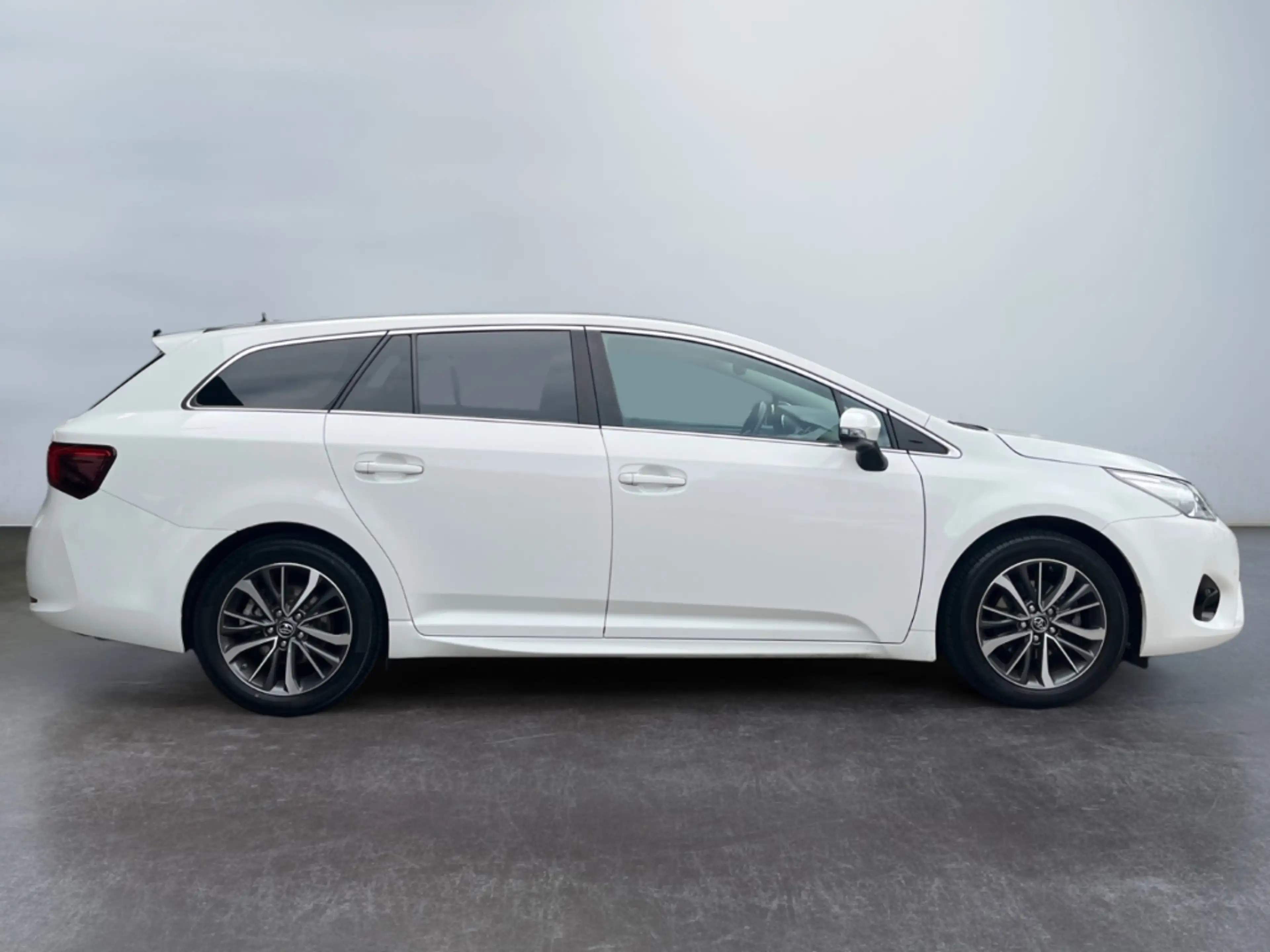 Toyota Avensis Touring Business *LED*R-Kamera*SHZ*Klima* — photo 10