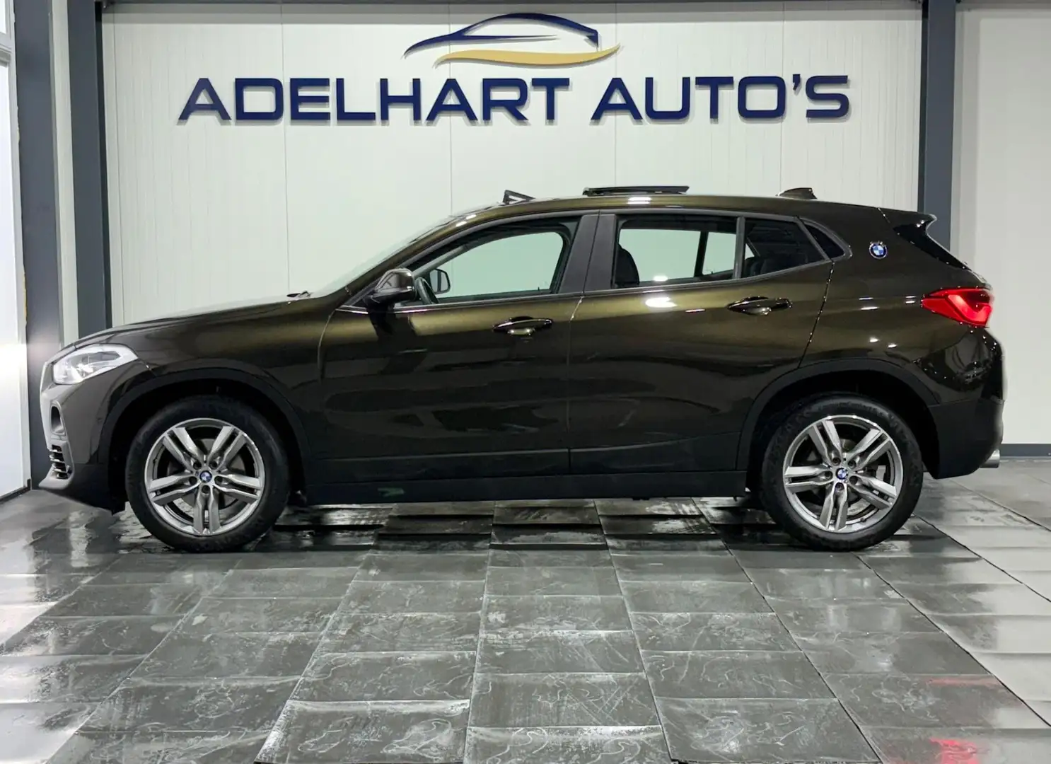 BMW X2 SDrive18i Executive Sportline Automaat / Panorama Braun - 2