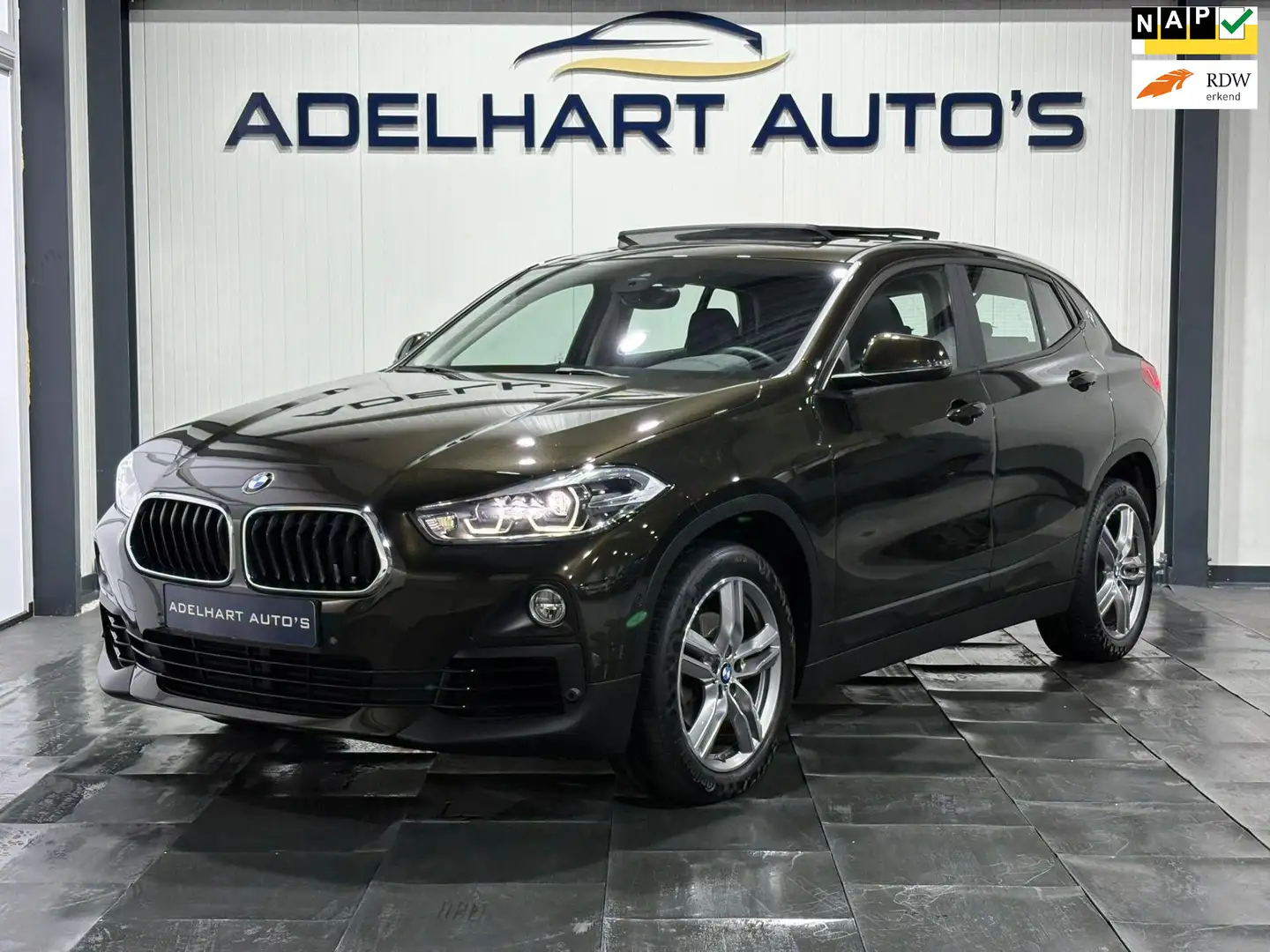 BMW X2 SDrive18i Executive Sportline Automaat / Panorama Braun - 1