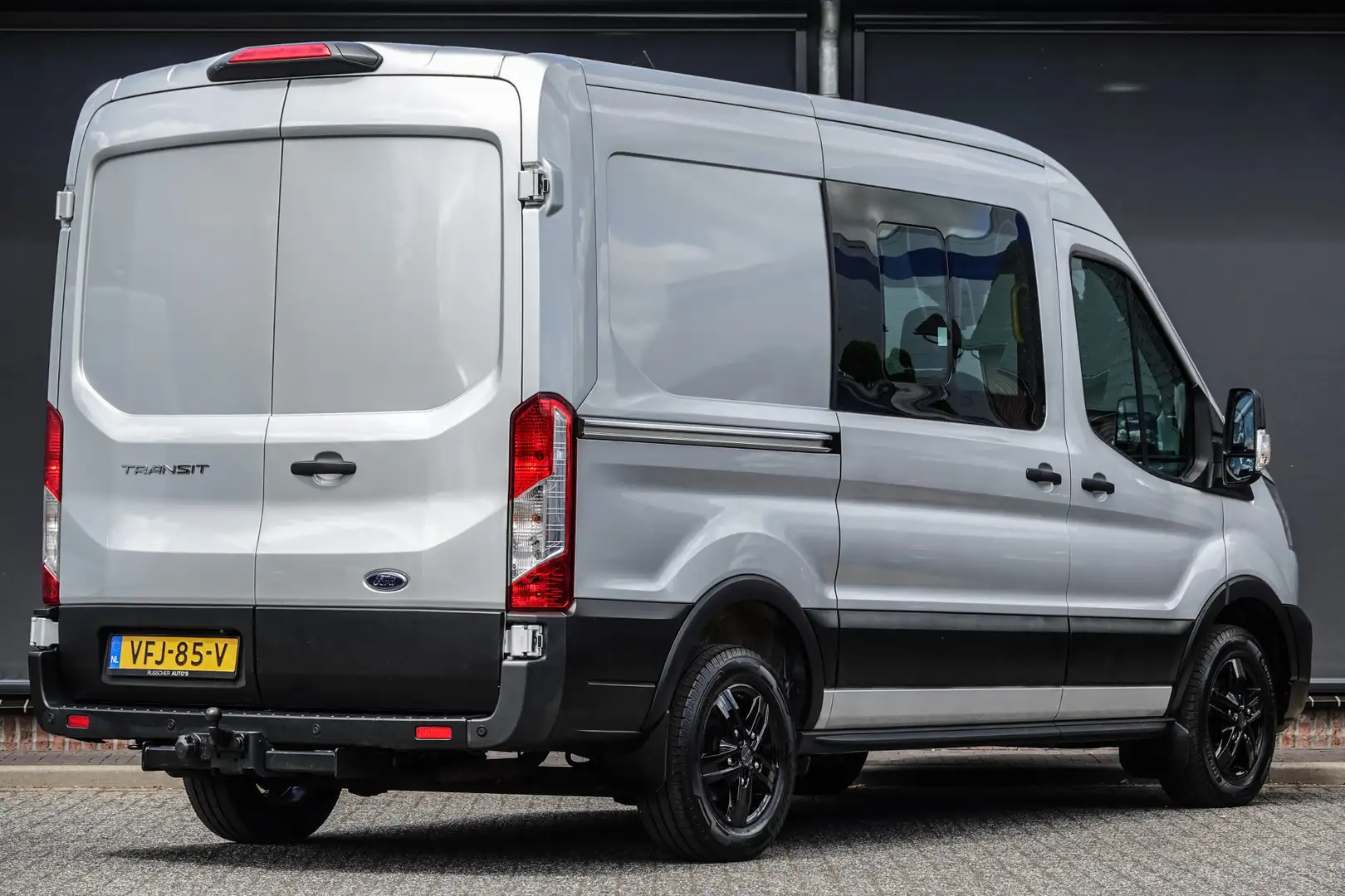 Ford Transit L2H2 2.0Tdci 130Pk | Dubbel Cabine | 5-Persoons | Zilver - 2