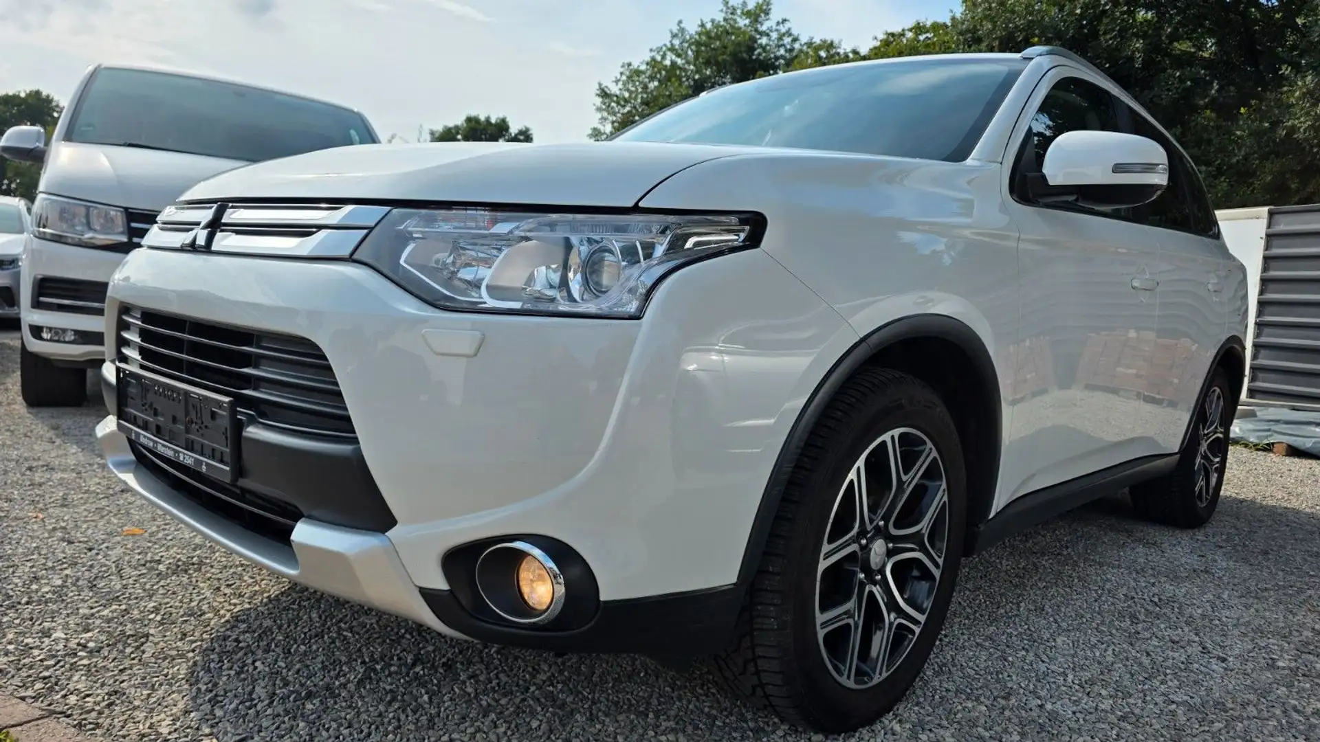 Mitsubishi Outlander 2,2 ClearTec Instyle 4WD 7 SITZER Weiß - 1
