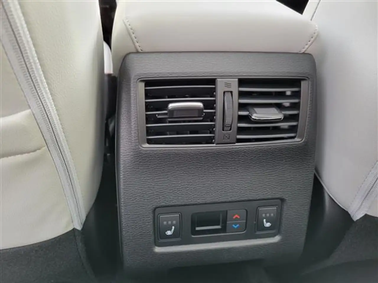 Mitsubishi Outlander снимка Mitsubishi Outlander