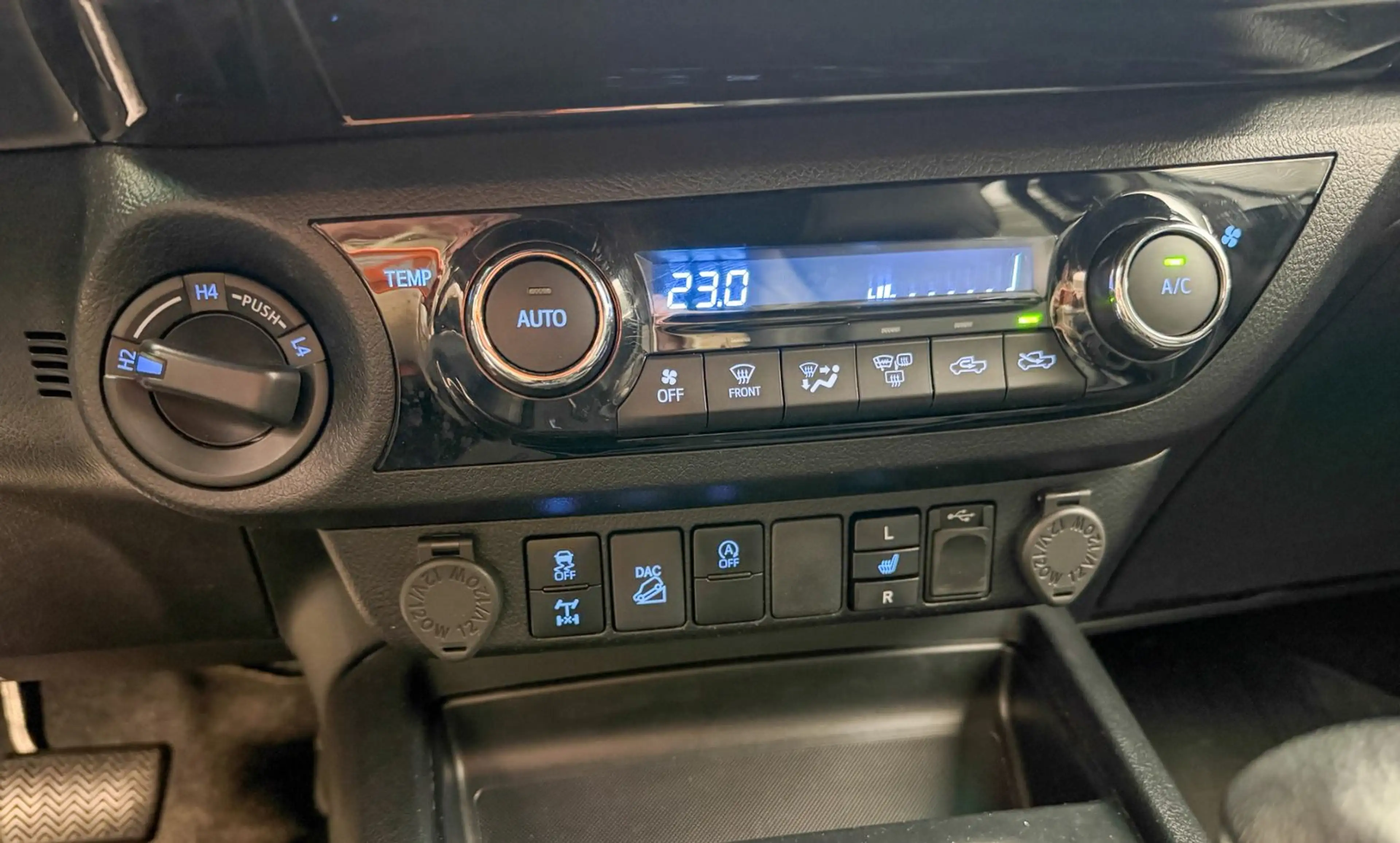 Toyota Hilux 2.8 D4-D INVINCIBLE AHK°JBL°Assistenz°Navi — photo 14