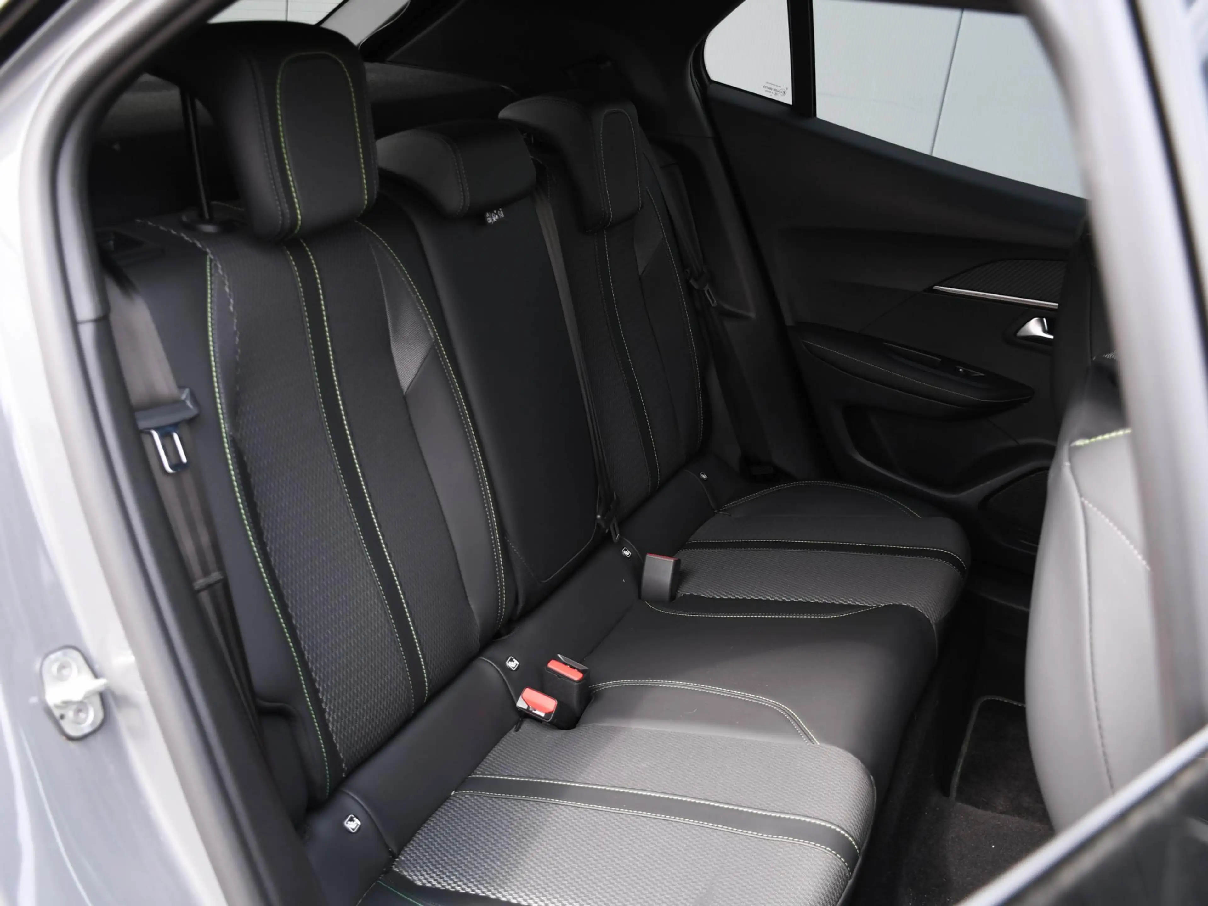 Peugeot e-2008 GT Avantage 54kWh 156pk Automaat DODE HOEK | ADAP. — photo 11