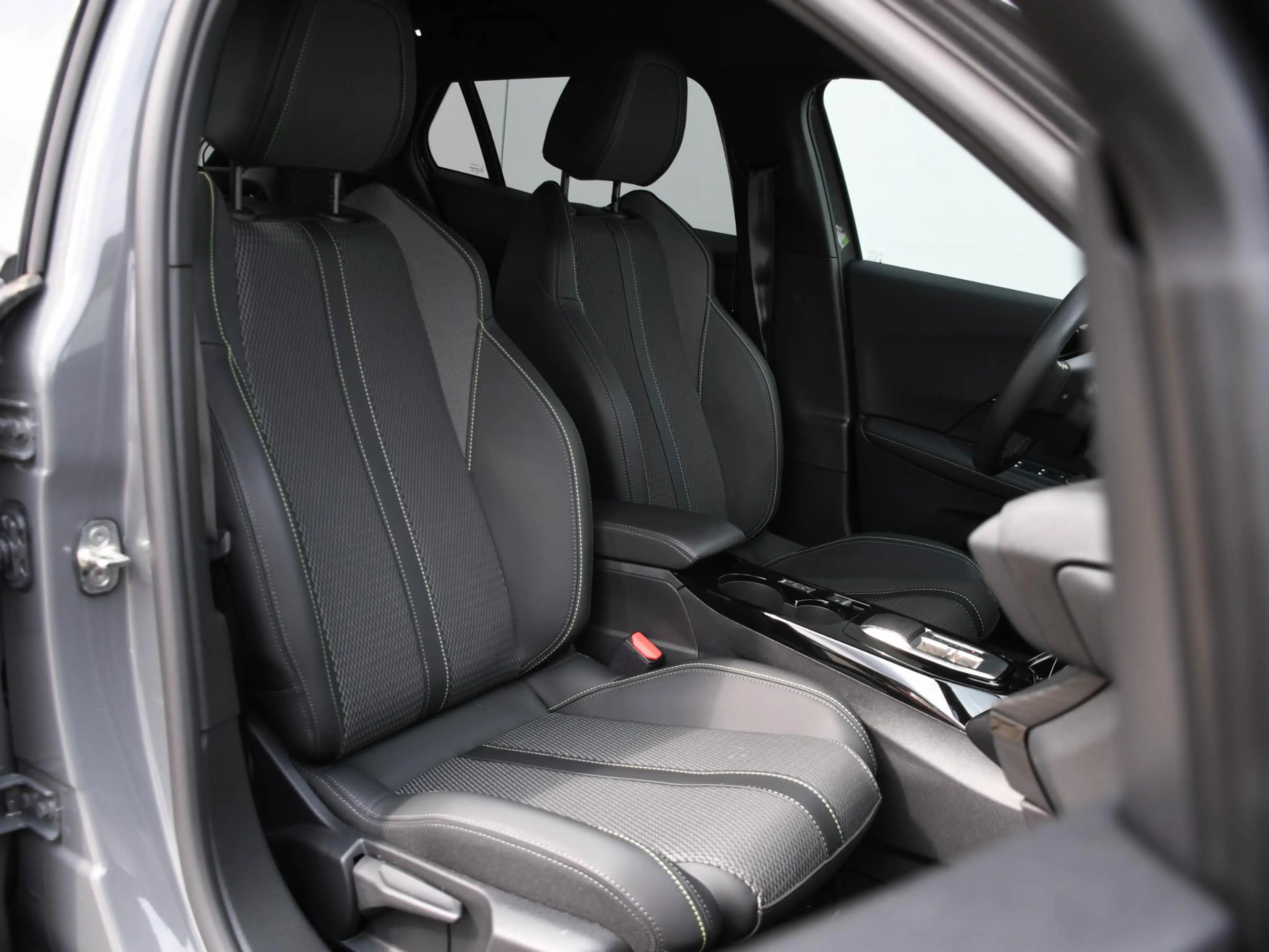Peugeot e-2008 GT Avantage 54kWh 156pk Automaat DODE HOEK | ADAP. — photo 10