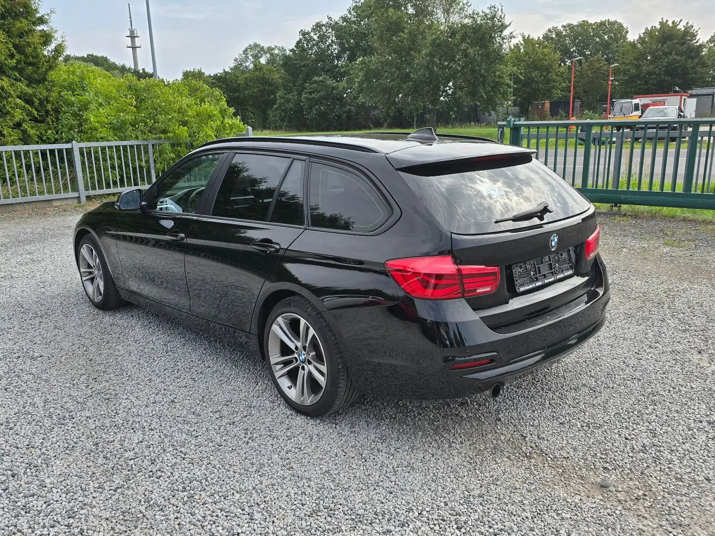 BMW 318 Baureihe 3 Touring 318 i TÜV NEU Noir - 2