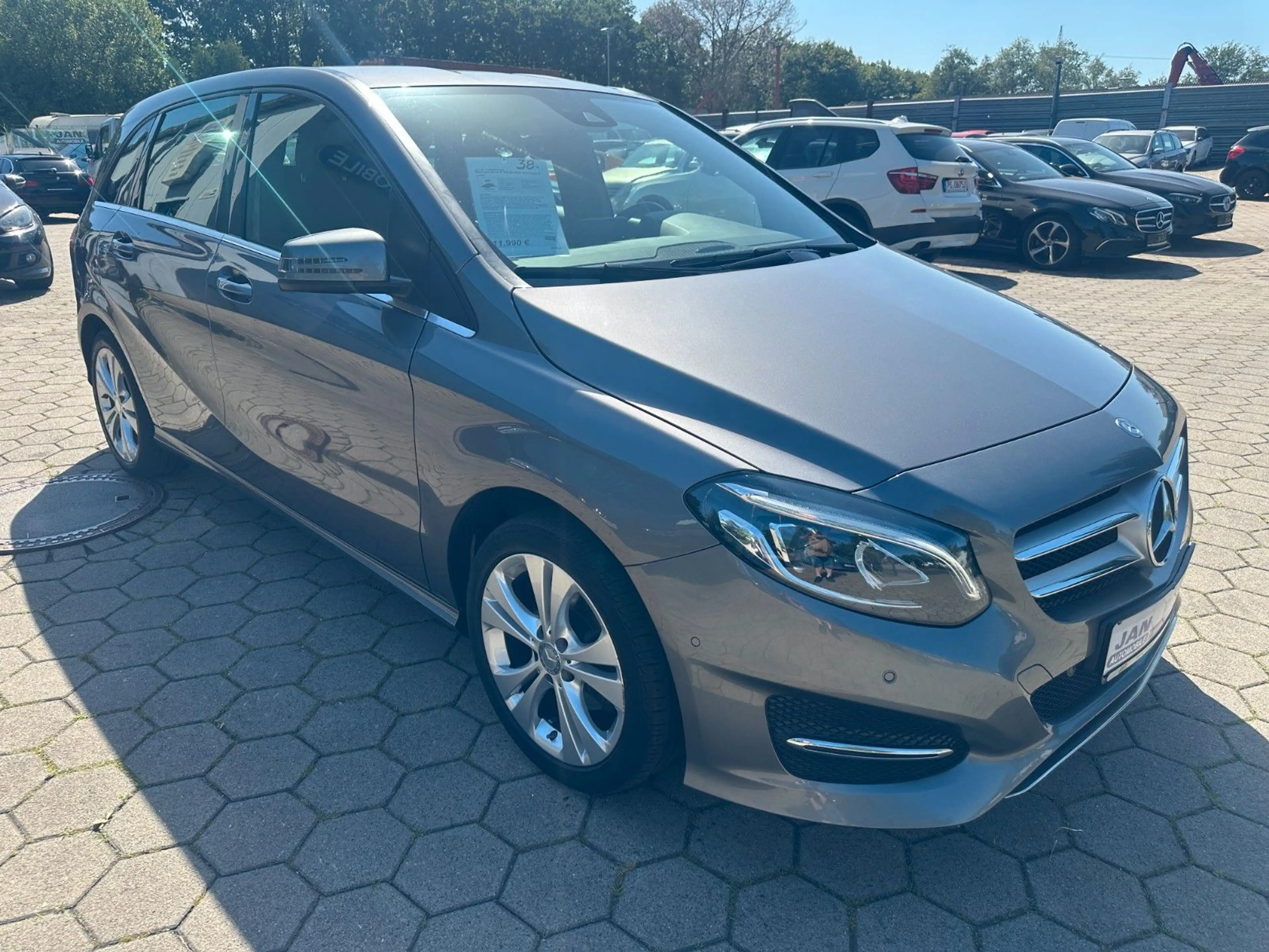 Mercedes-Benz B 180 Alu PDC SHZ Temp T-Leder — photo 2