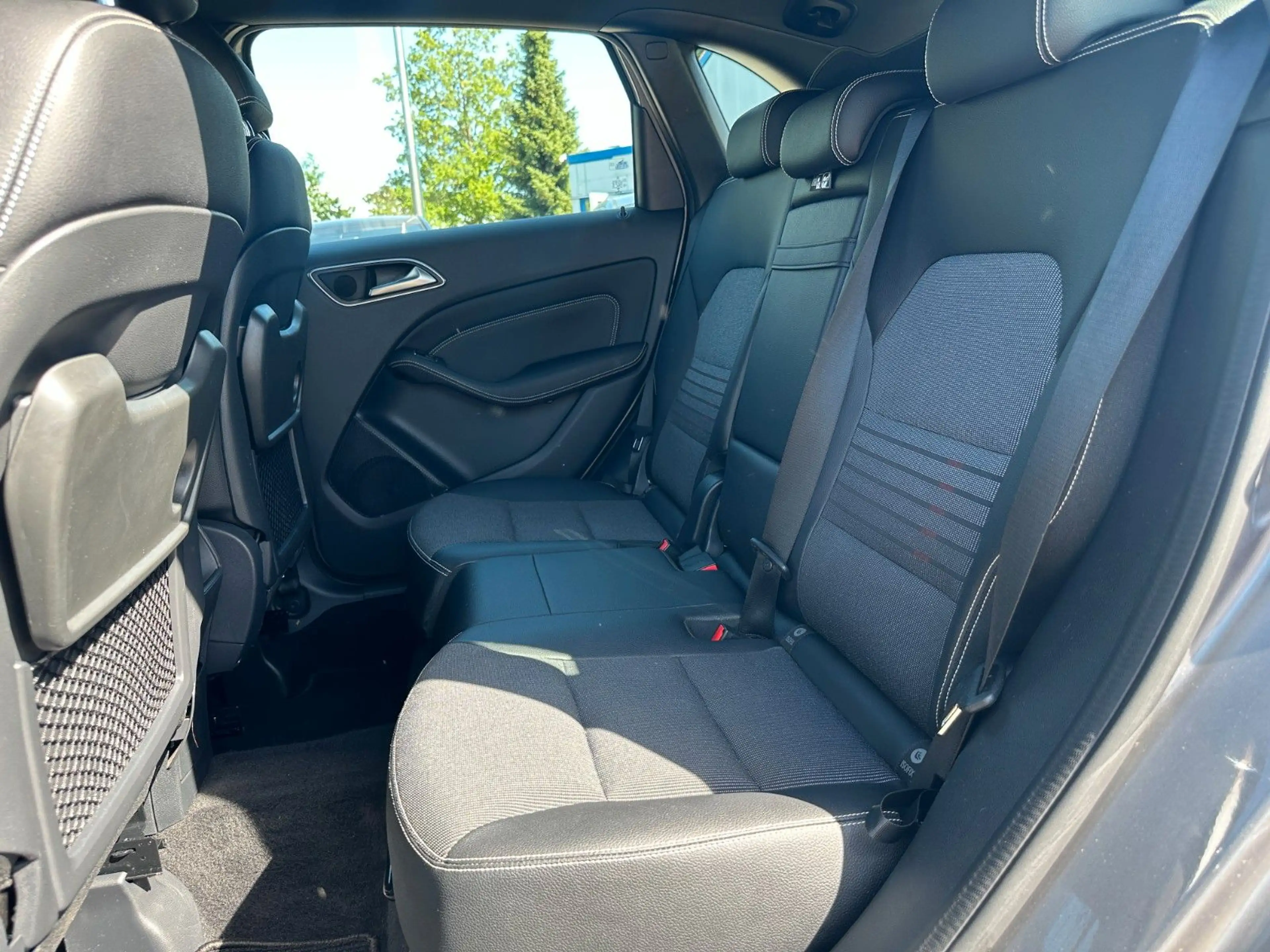 Mercedes-Benz B 180 Alu PDC SHZ Temp T-Leder — photo 9